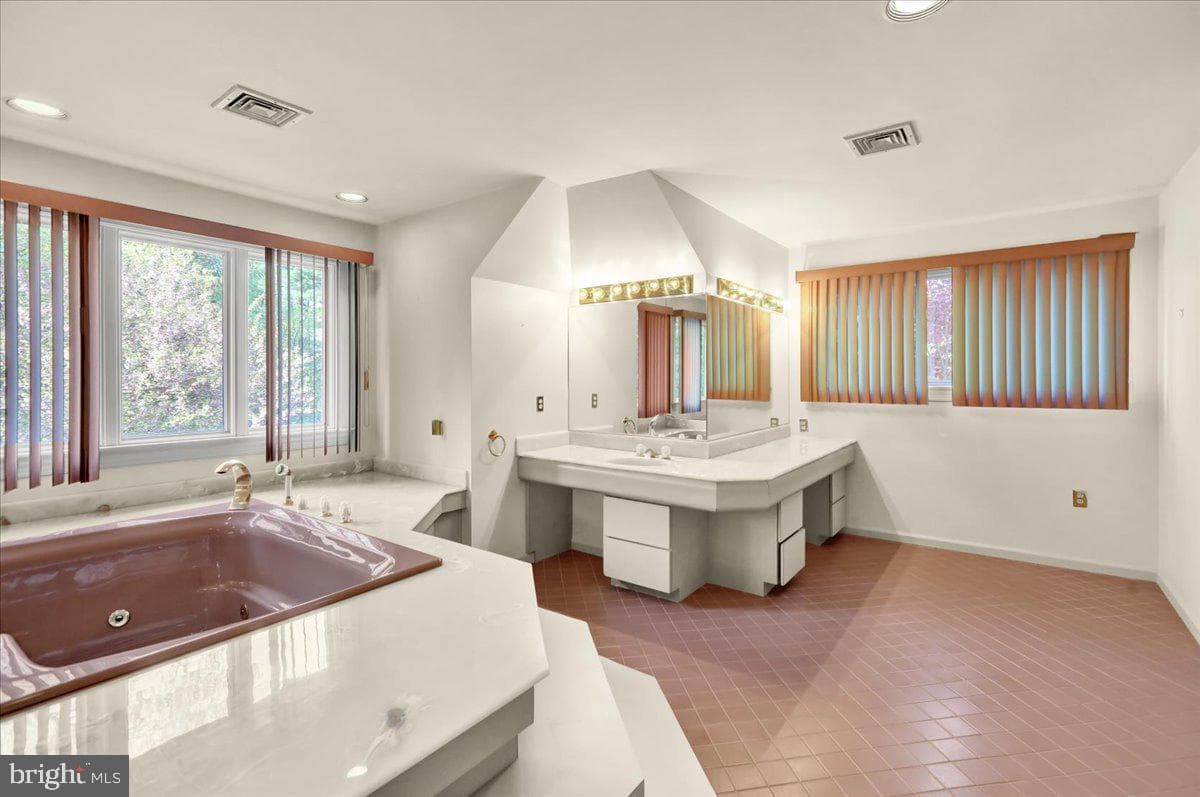 34 Hessian Boulevard photo 44