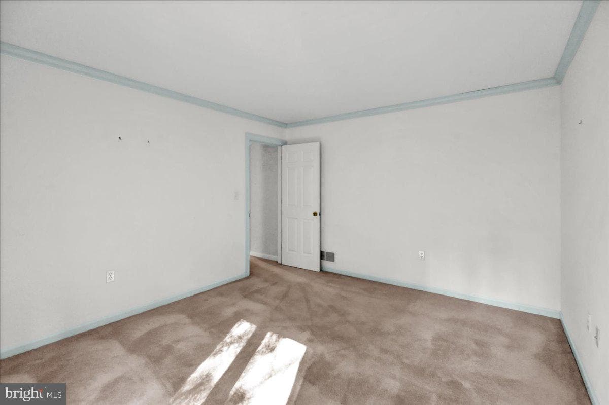 34 Hessian Boulevard photo 48