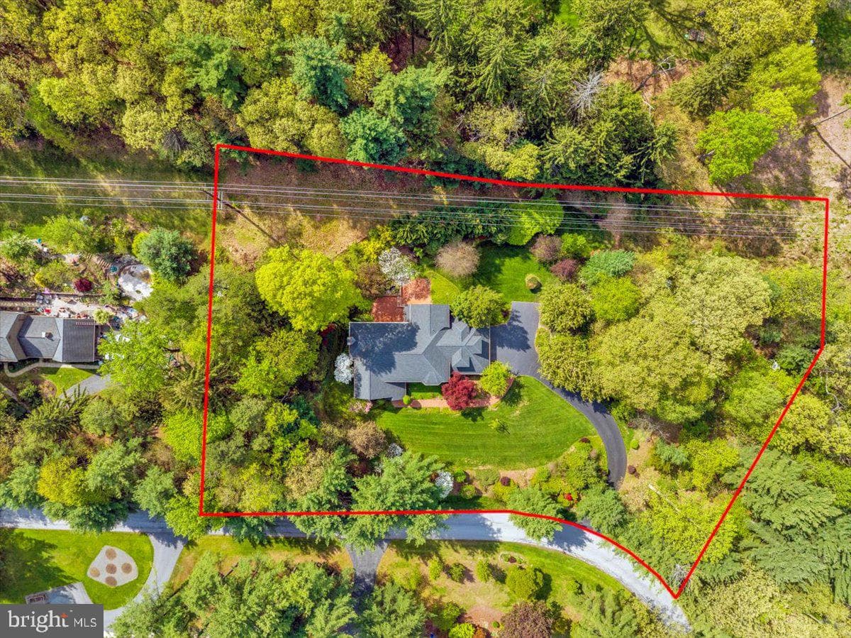 34 Hessian Boulevard photo 58