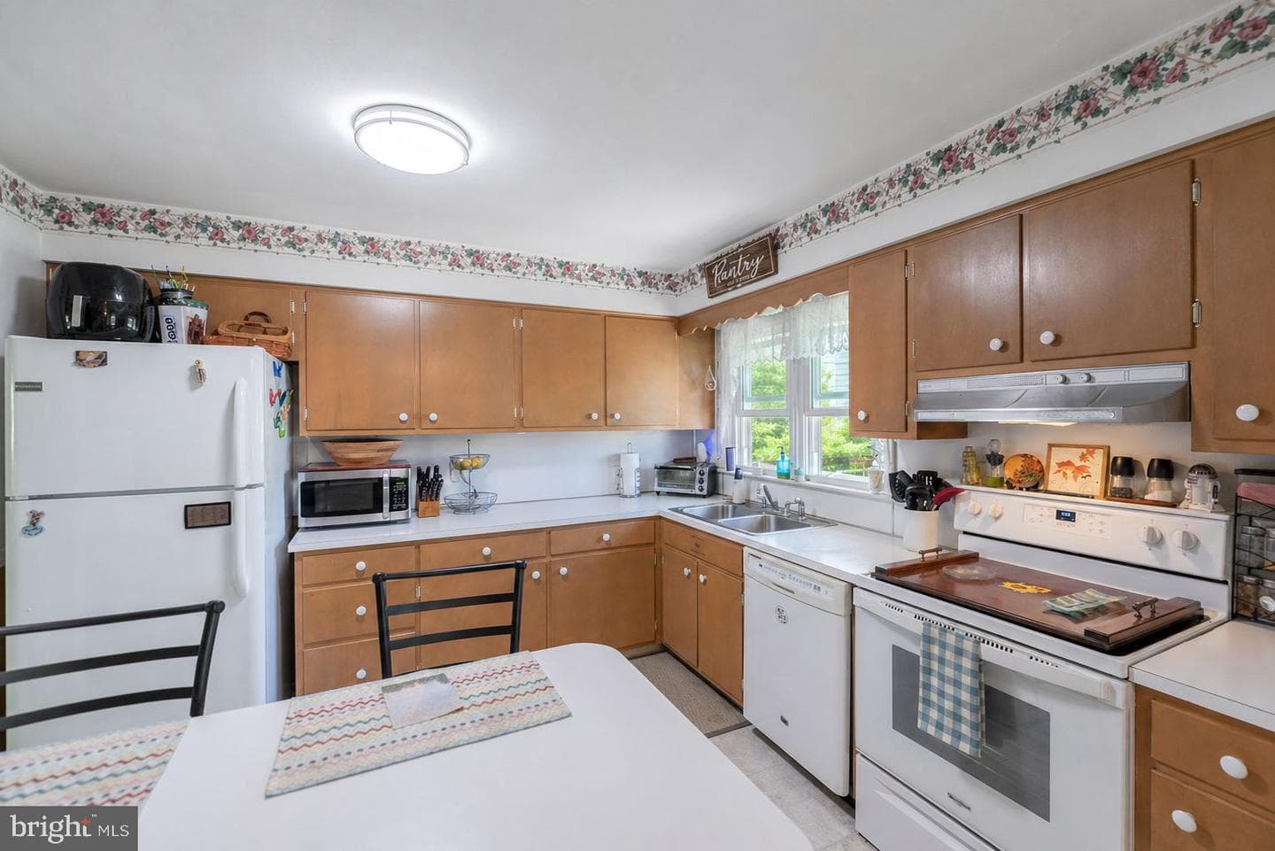 324 Holland Street photo 31