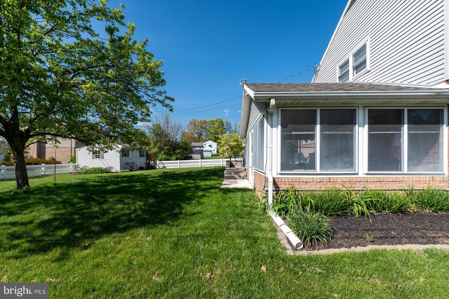 324 Holland Street photo 60