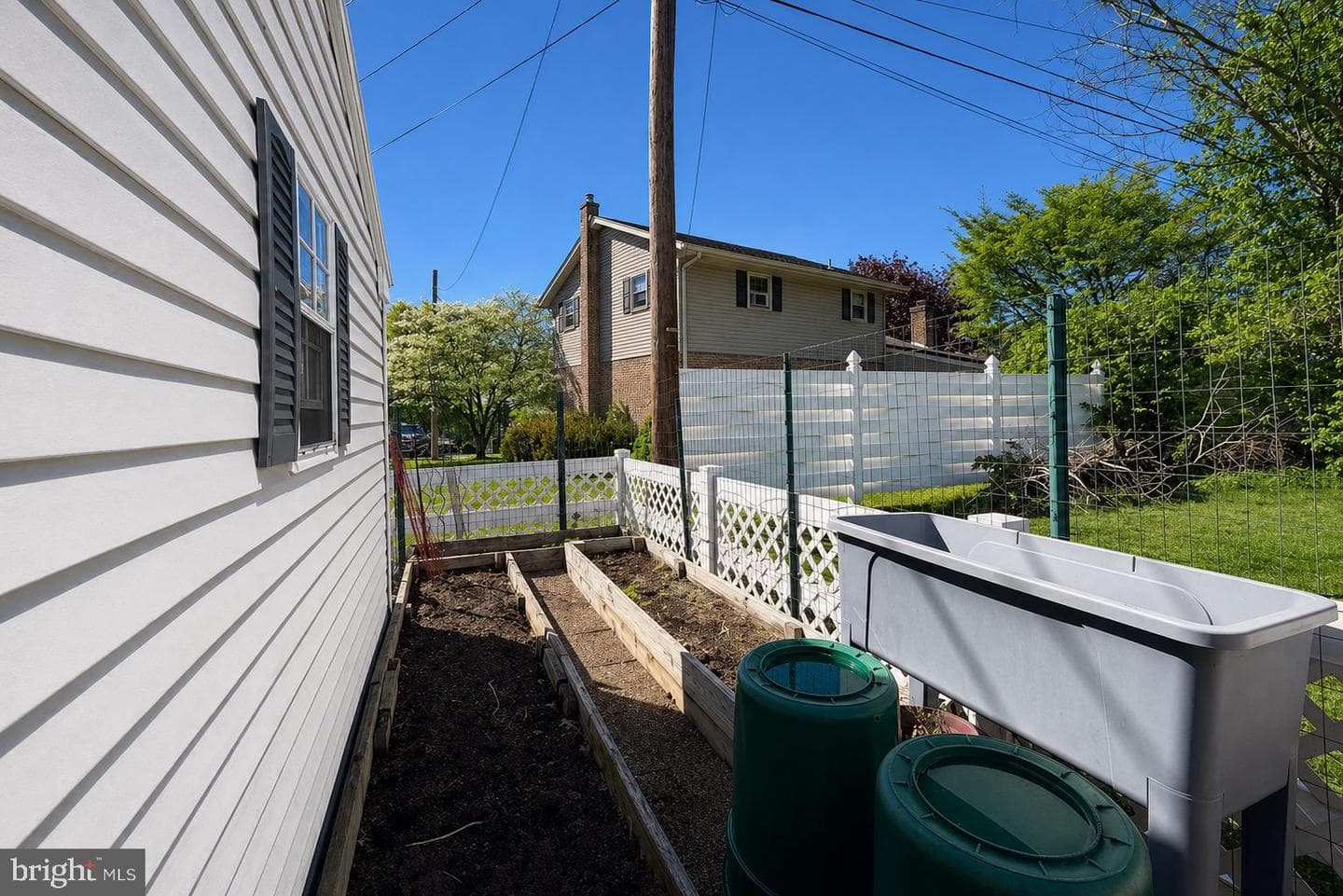324 Holland Street photo 71