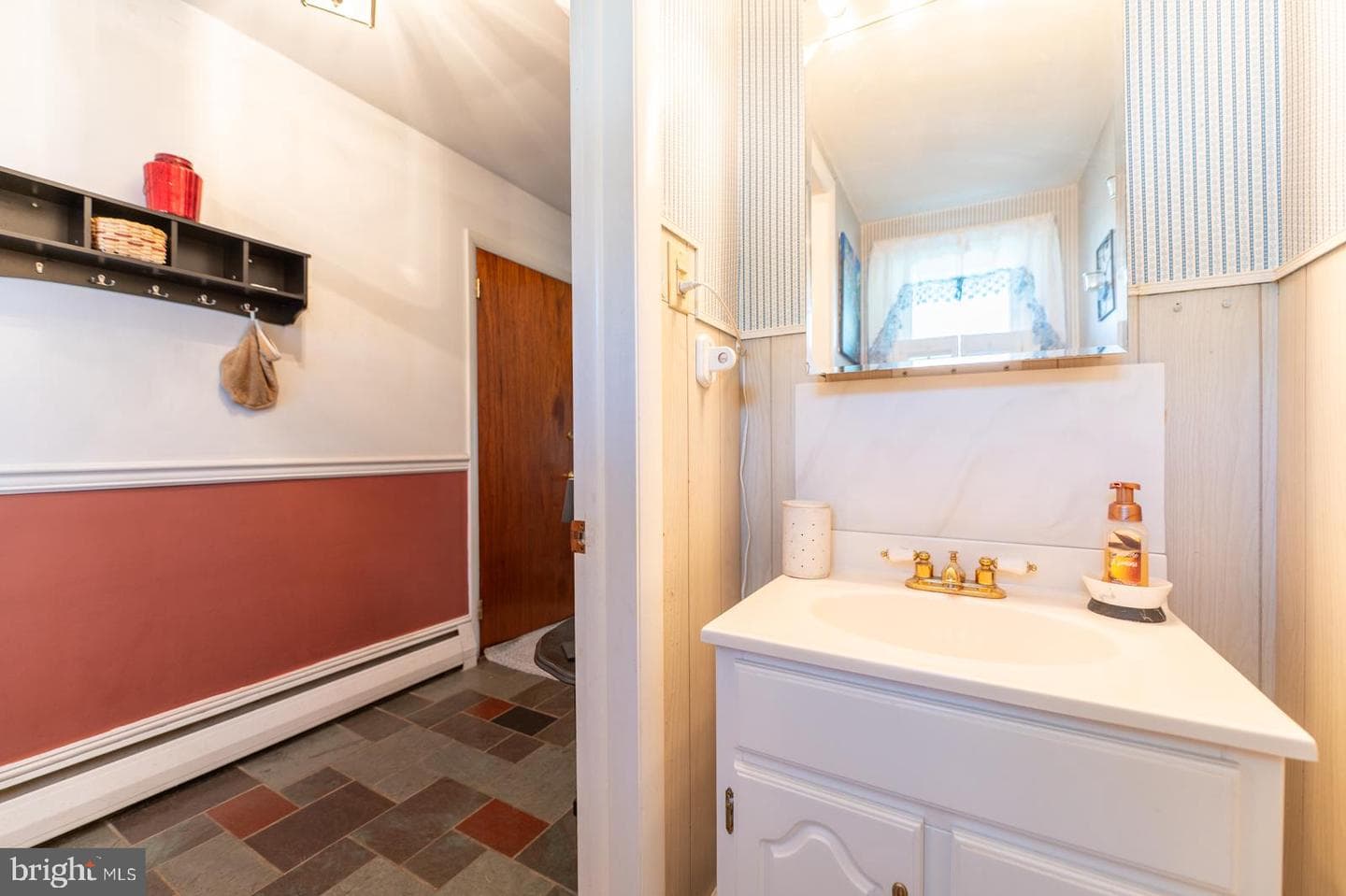 324 Holland Street photo 8