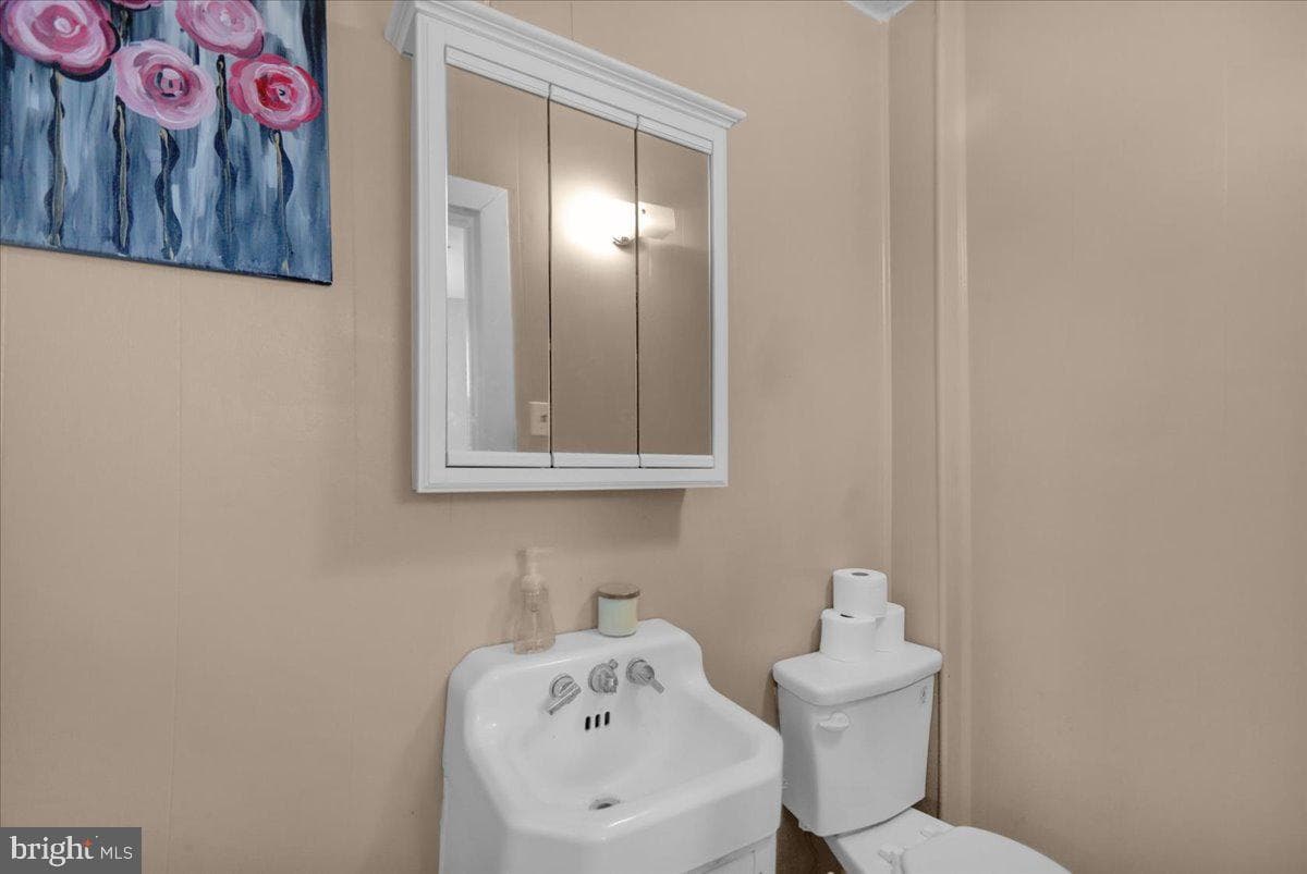 2406 Noble Street photo 10