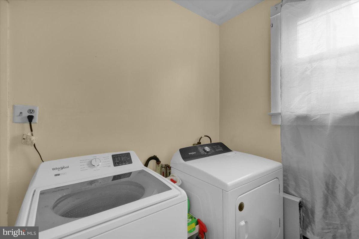 2406 Noble Street photo 11