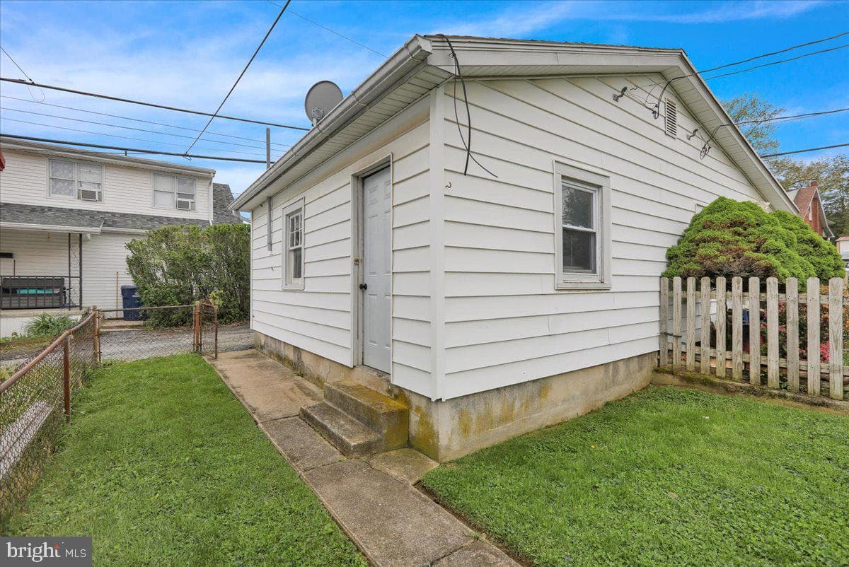 2406 Noble Street photo 21