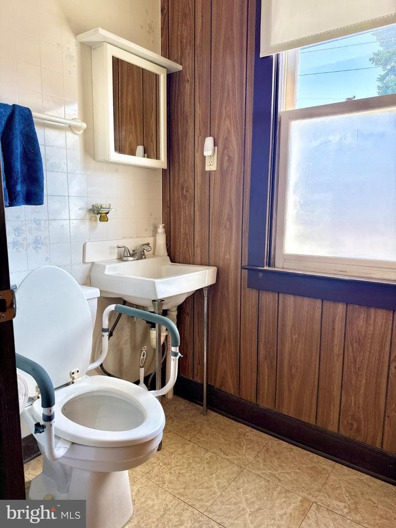 3416 Montclare Street photo 9