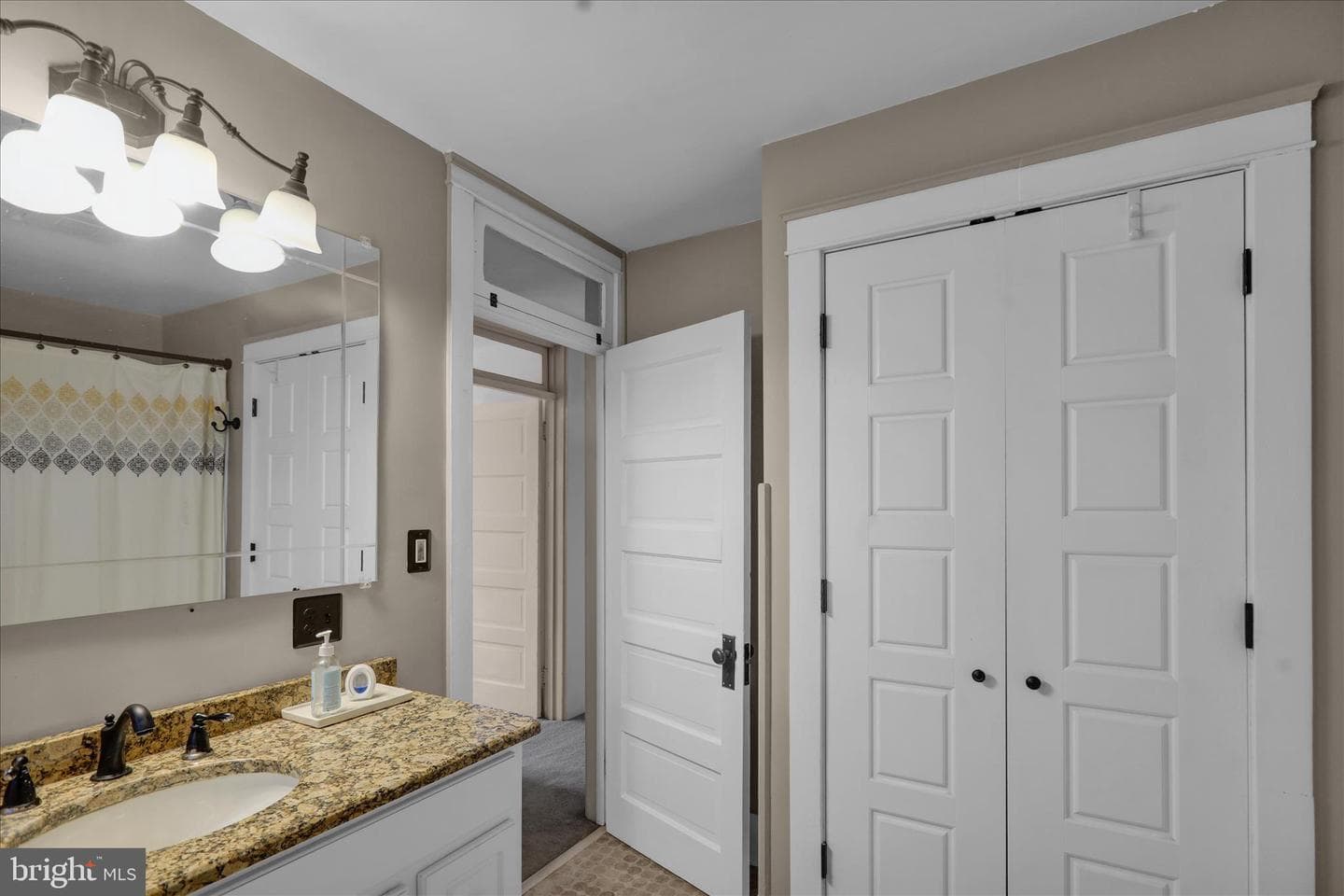 2023 Spring Street photo 18