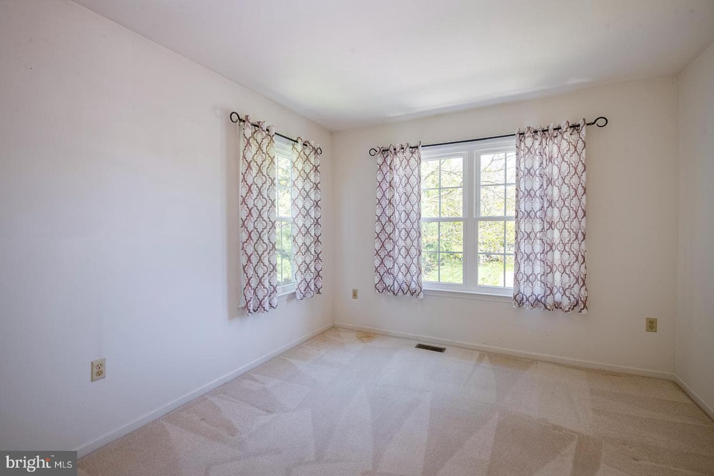 114 Wessex Court photo 25