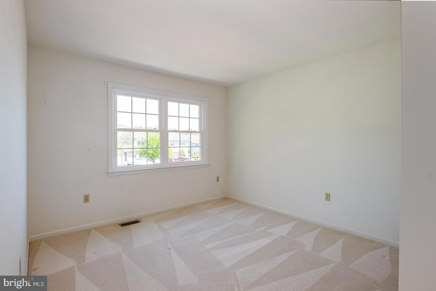114 Wessex Court photo 26