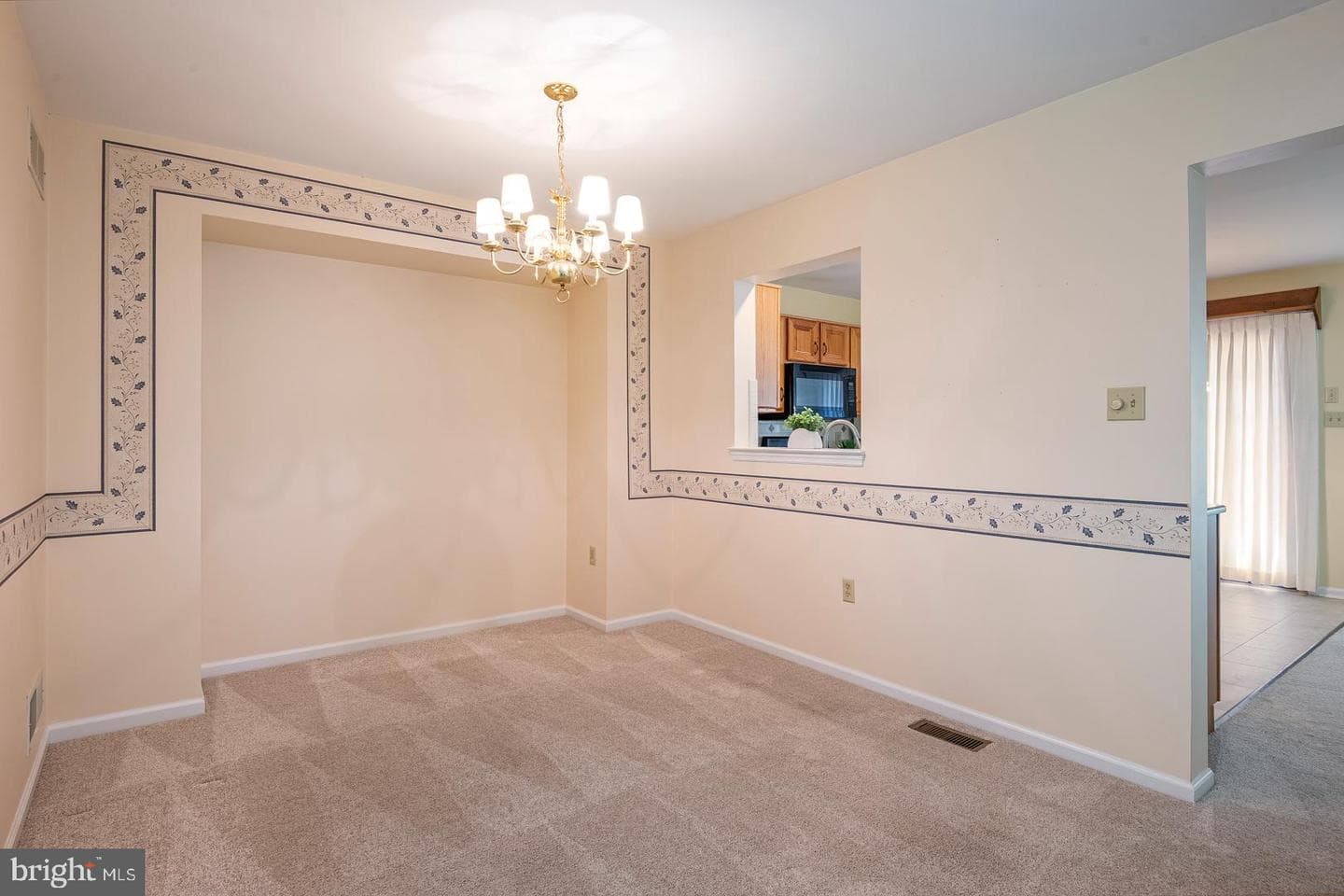 114 Wessex Court photo 8