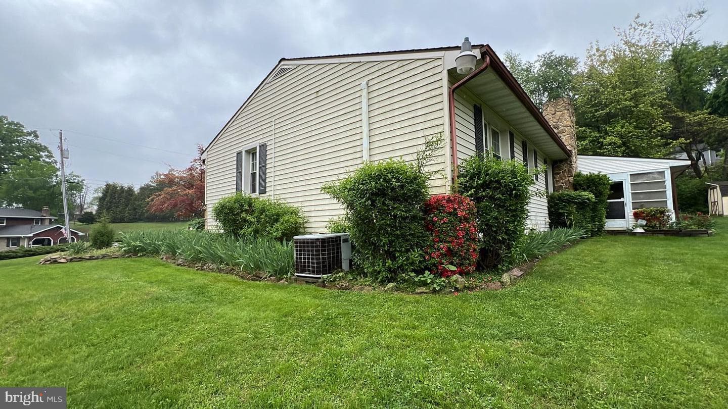56 N Oneil Street photo 20