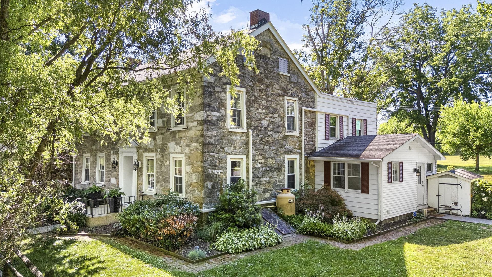 416 Snyder Road photo 9