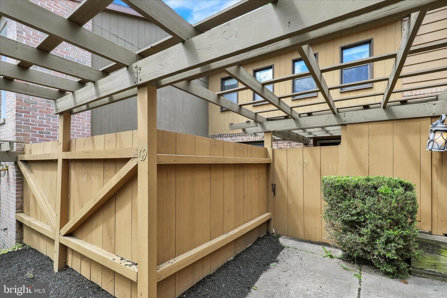 69 Winged Foot Drive, Reading