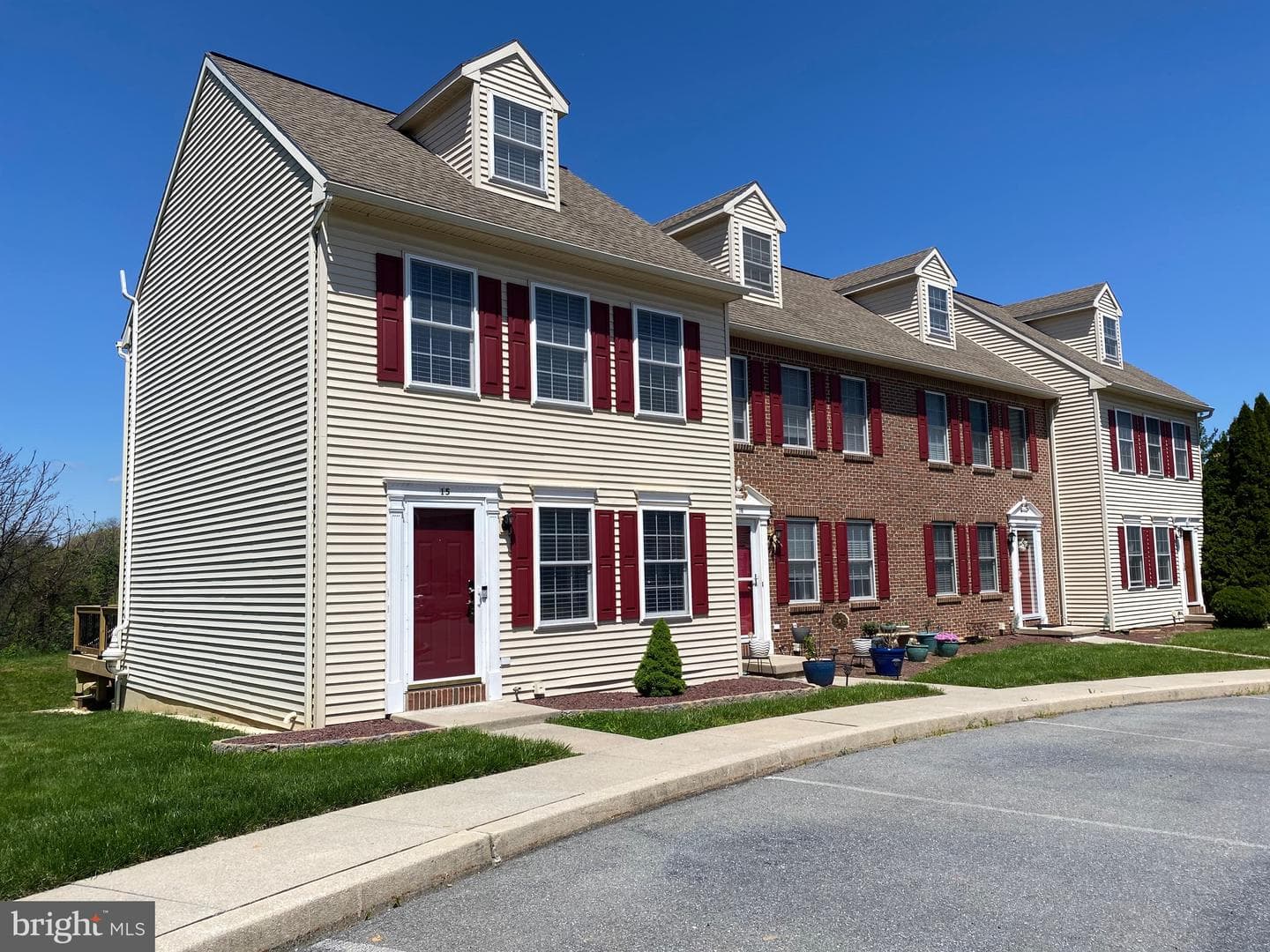 15 Weiser Court photo 2