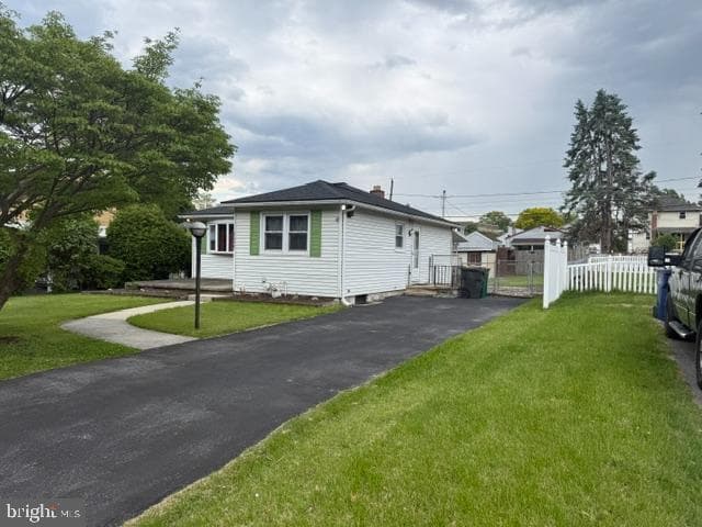 2230 Monroe photo 4