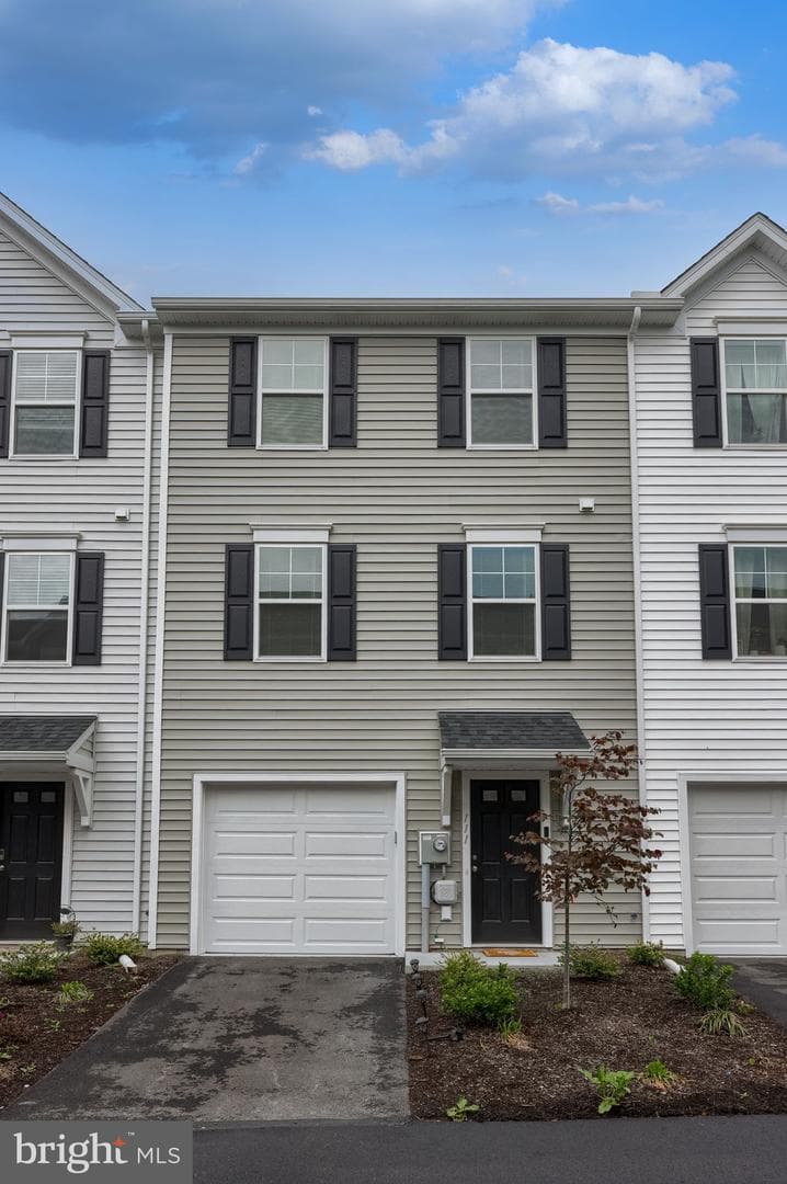 111 Kuechler Court photo 4