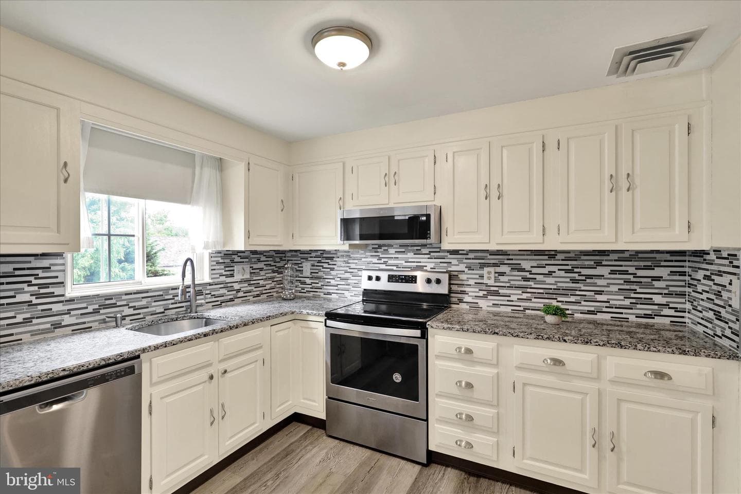 762 Tamarack Trail photo 15