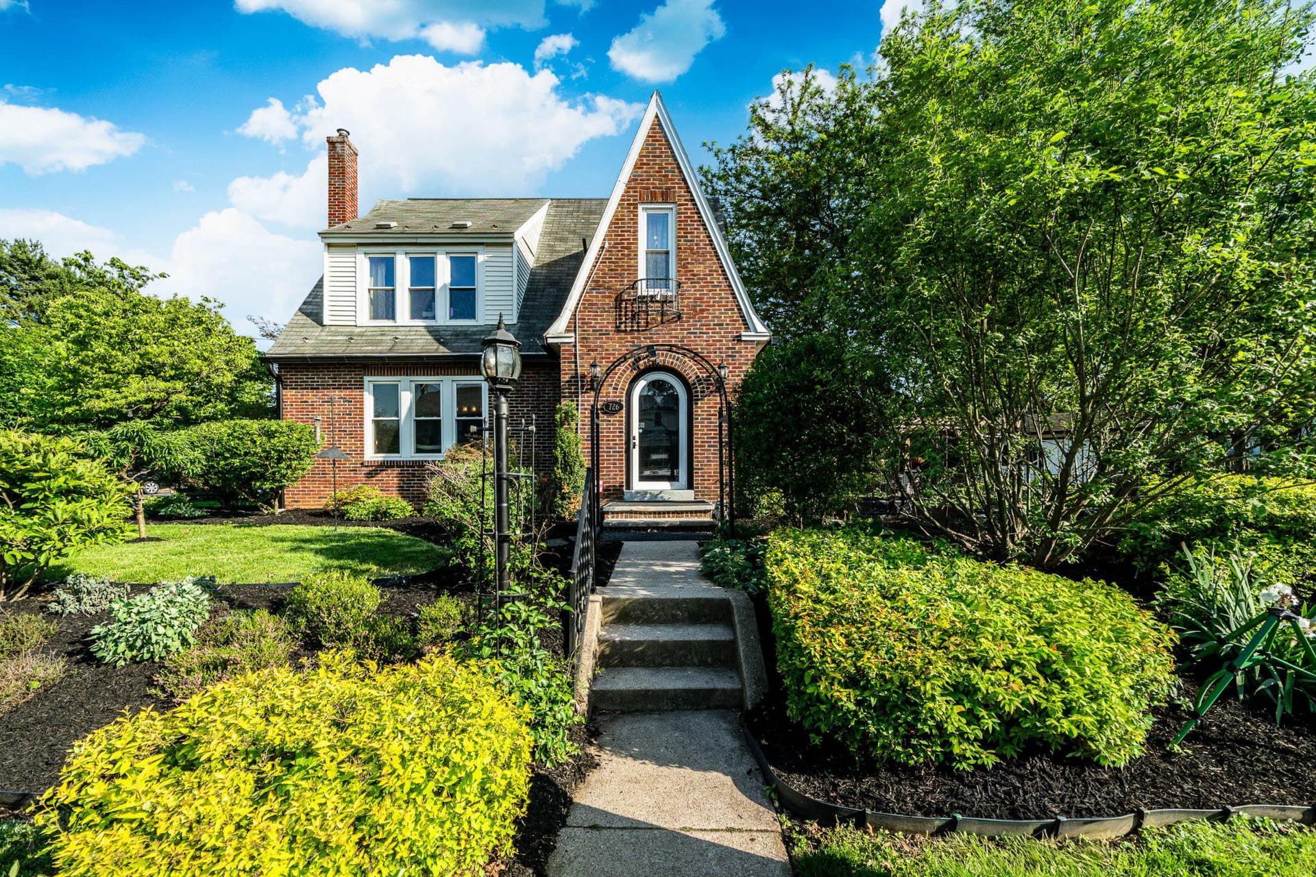 726 N Temple Boulevard photo 3