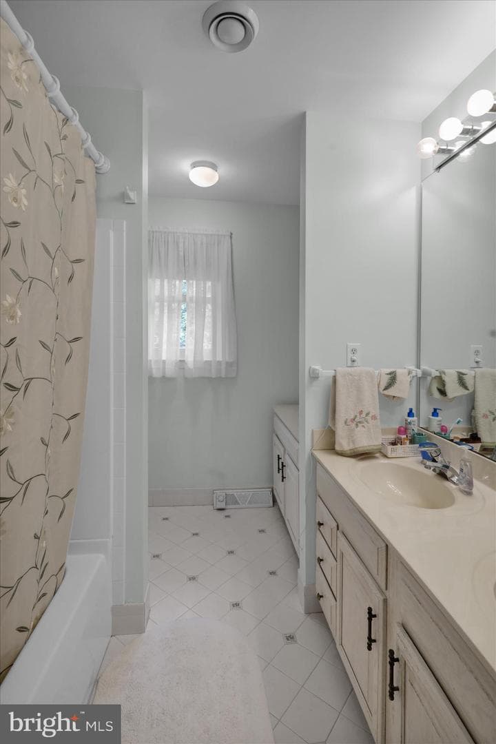 1818 Squire Court photo 14
