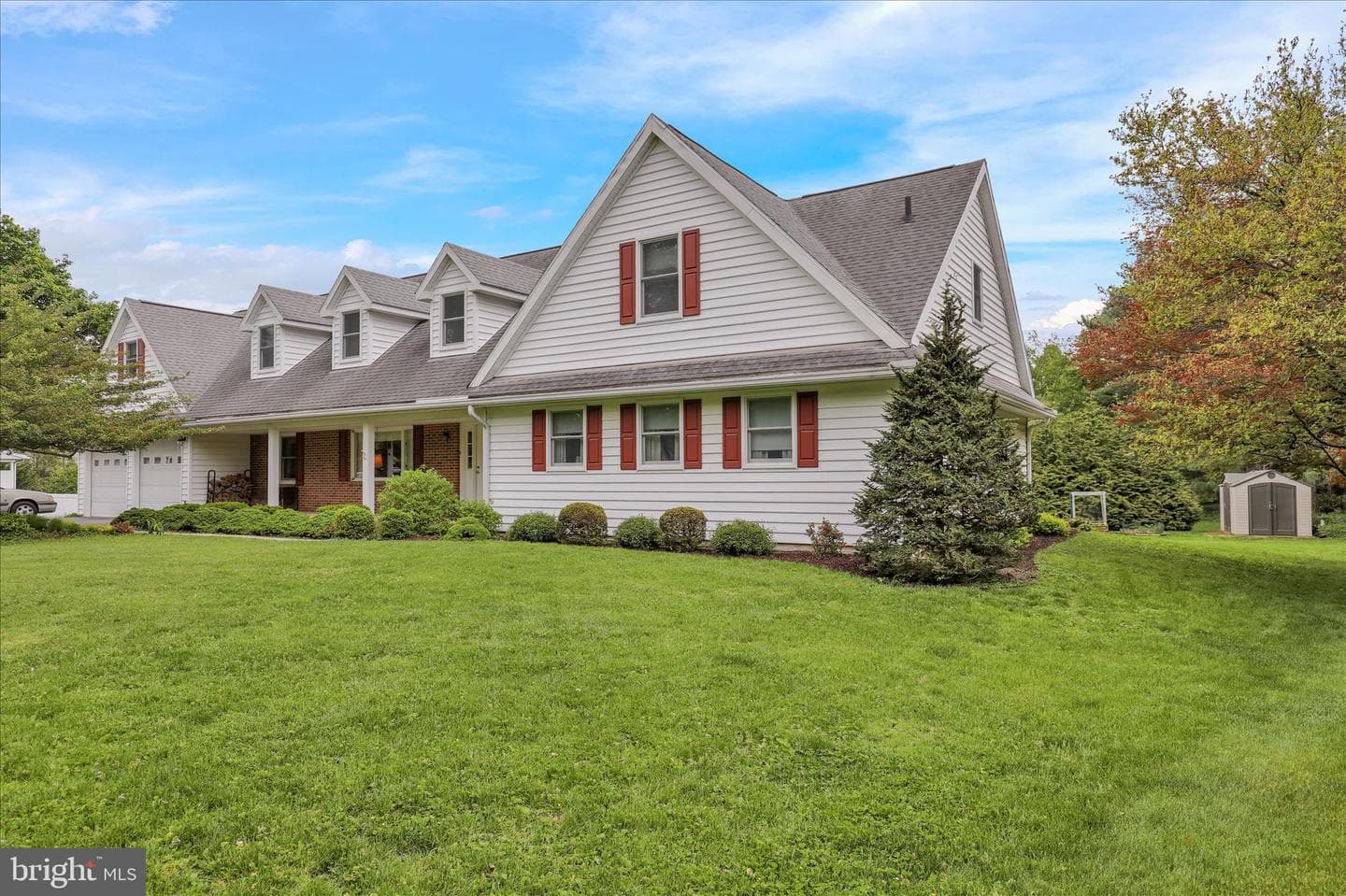 1818 Squire Court photo 2