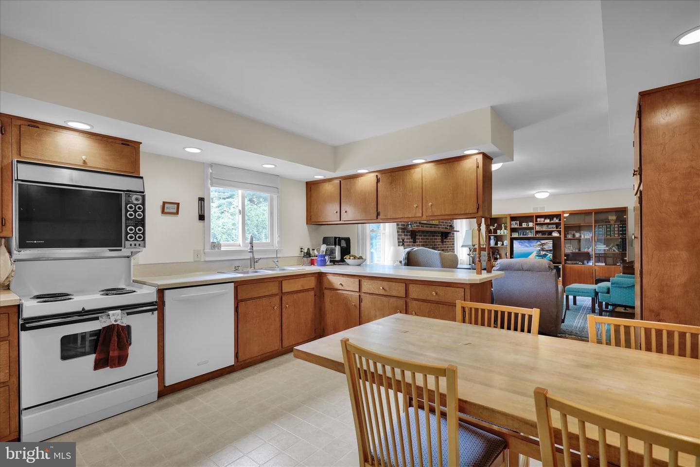 1818 Squire Court photo 7
