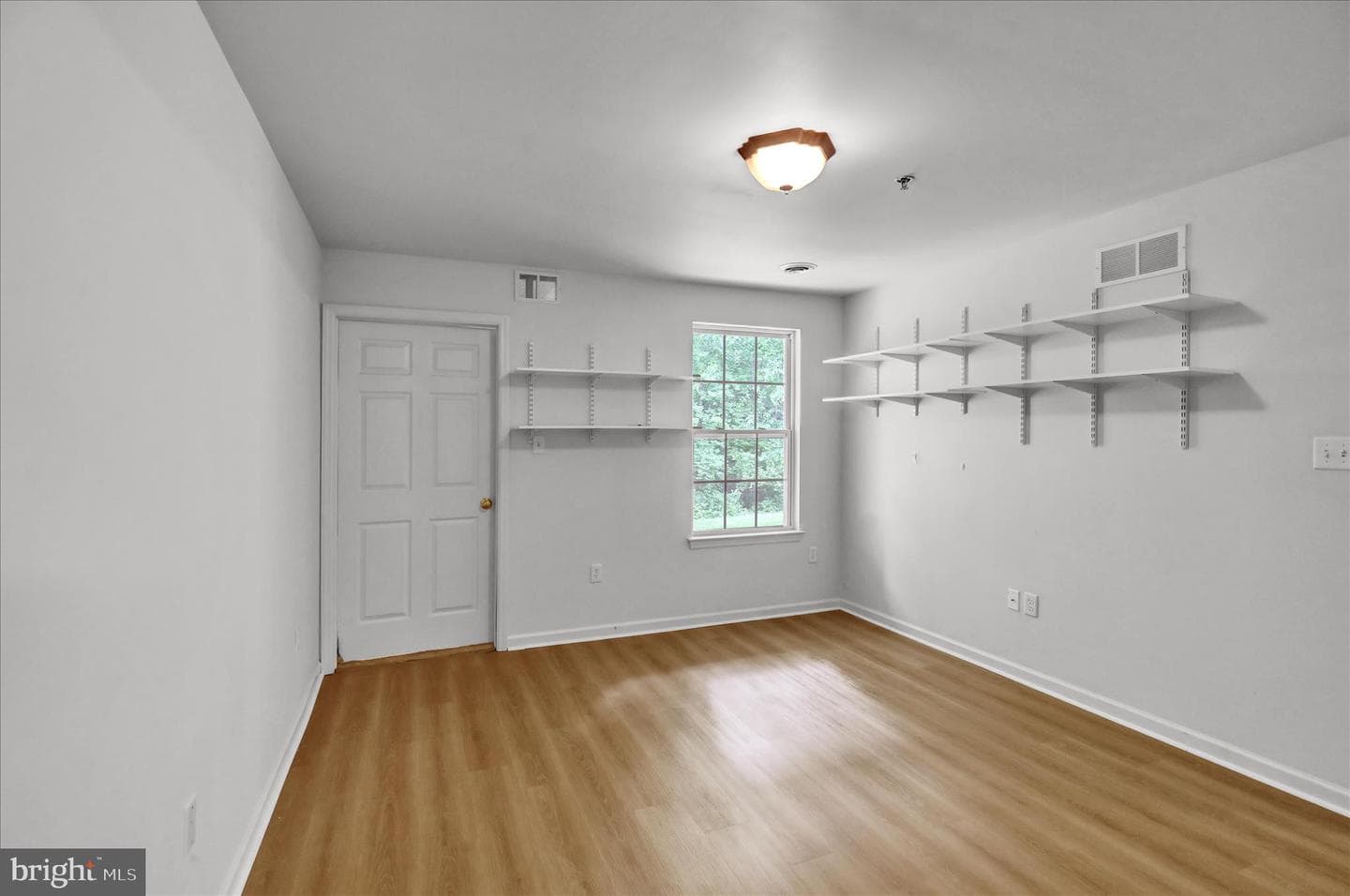 124 Christine Drive photo 14