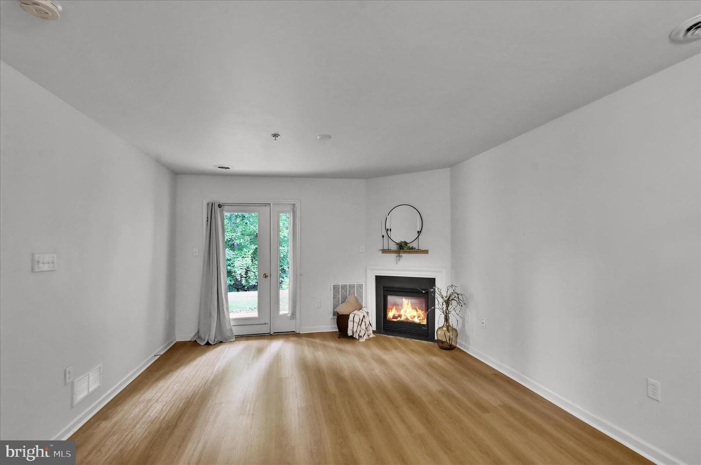 124 Christine Drive photo 9