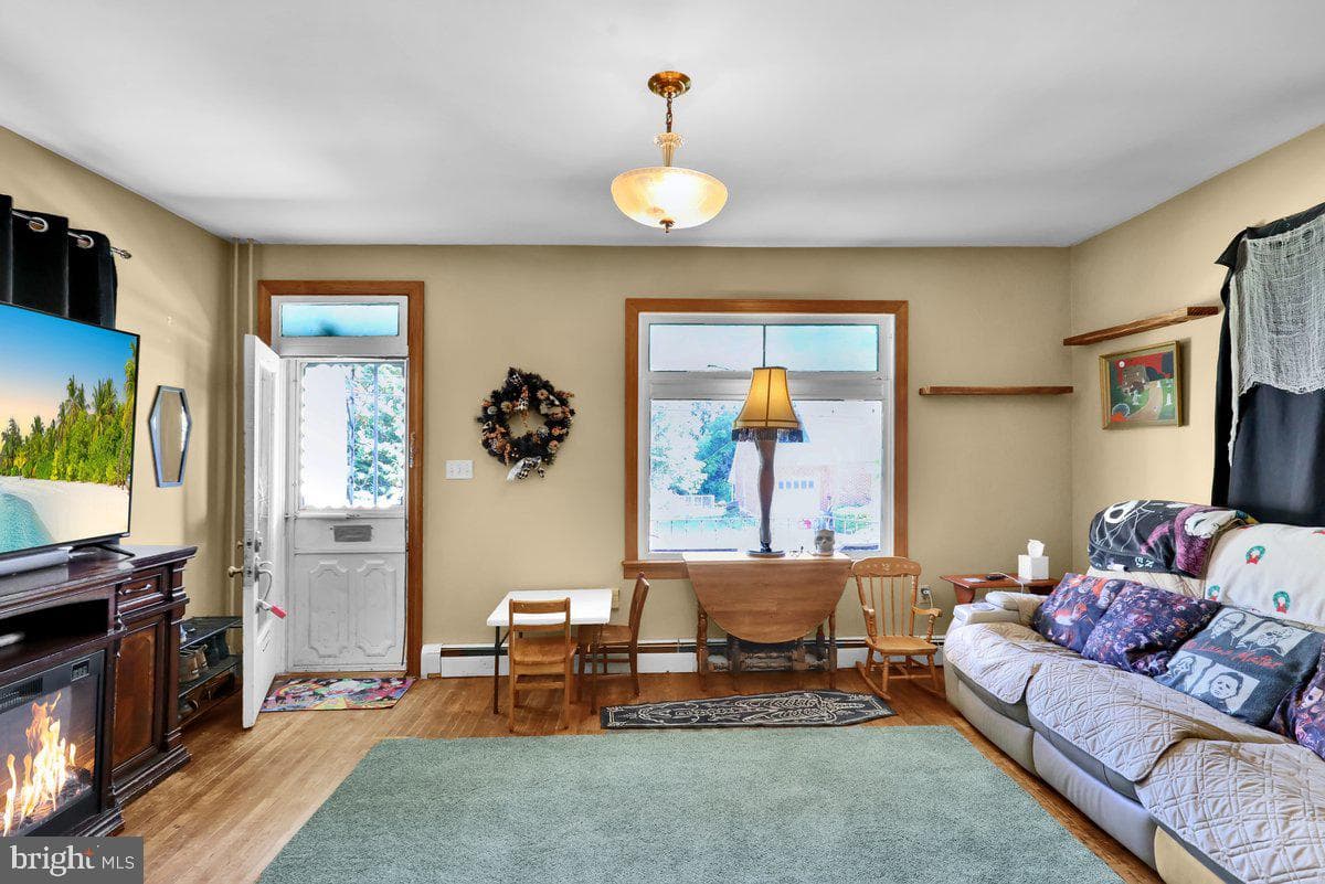 28 E Front Street photo 17