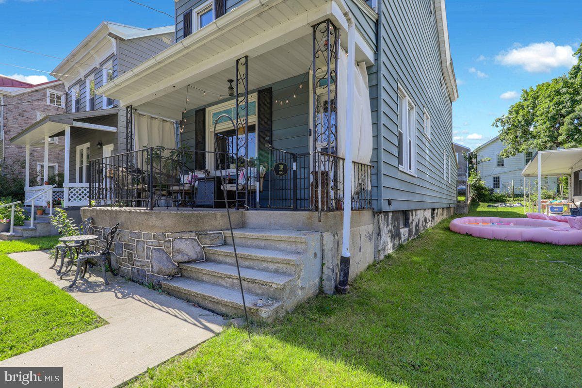 28 E Front Street photo 32