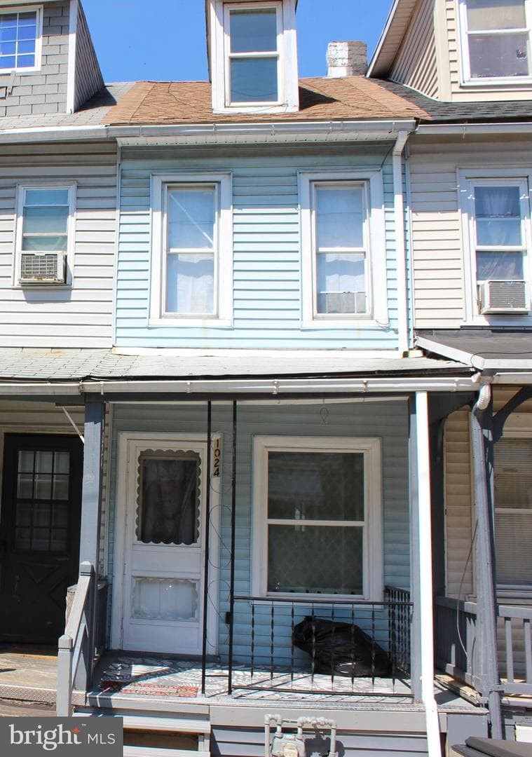 1024 Birch Street photo 2