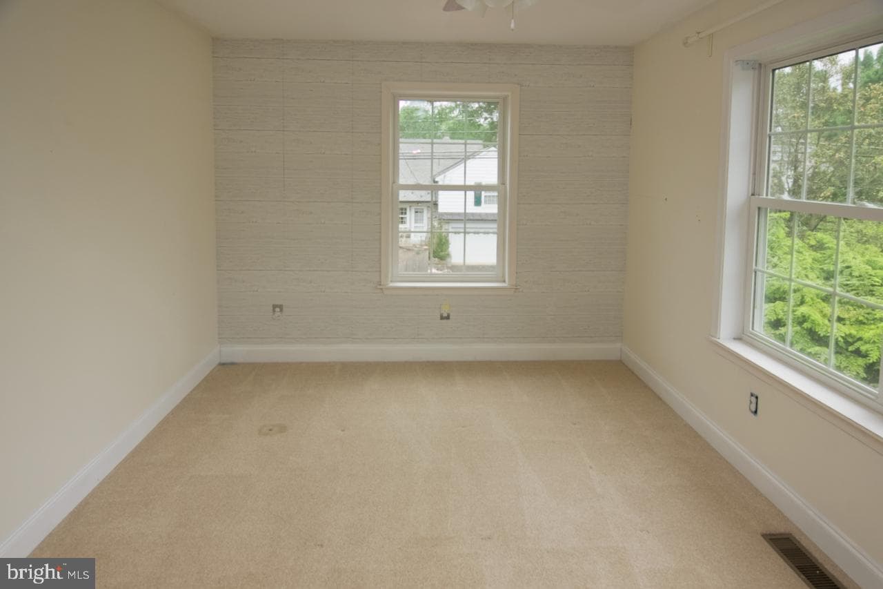 1337 Girard Avenue photo 39