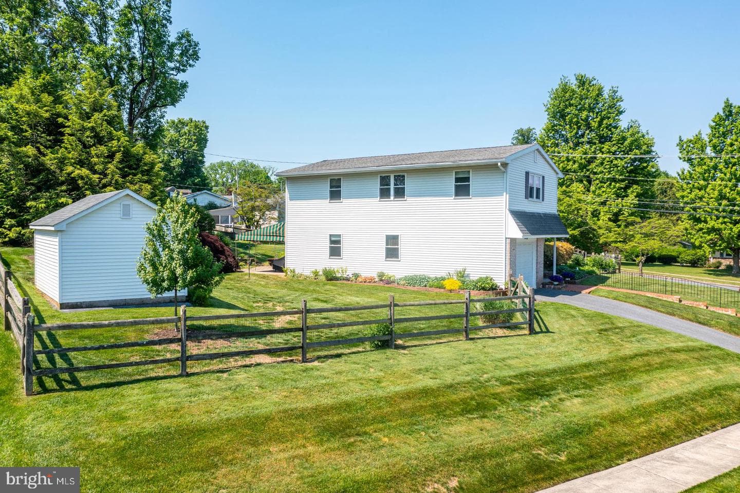 450 Silver Brook Drive photo 27