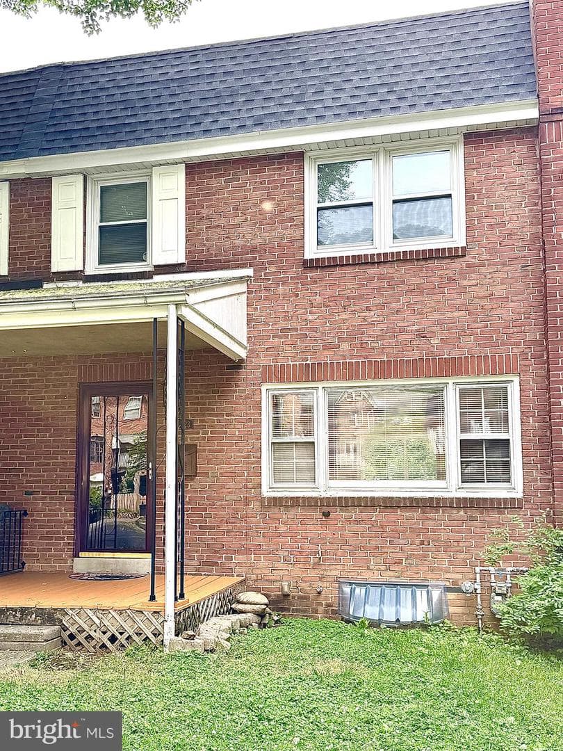323 Linden Lane photo 2