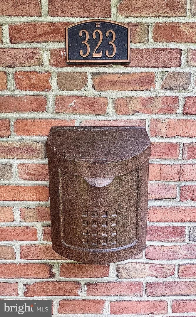 323 Linden Lane photo 3