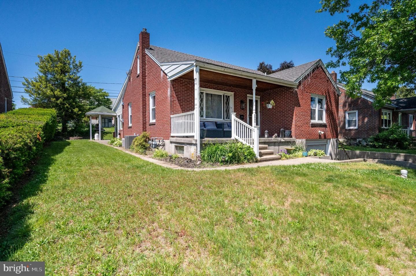 1941 Garfield Avenue photo 2