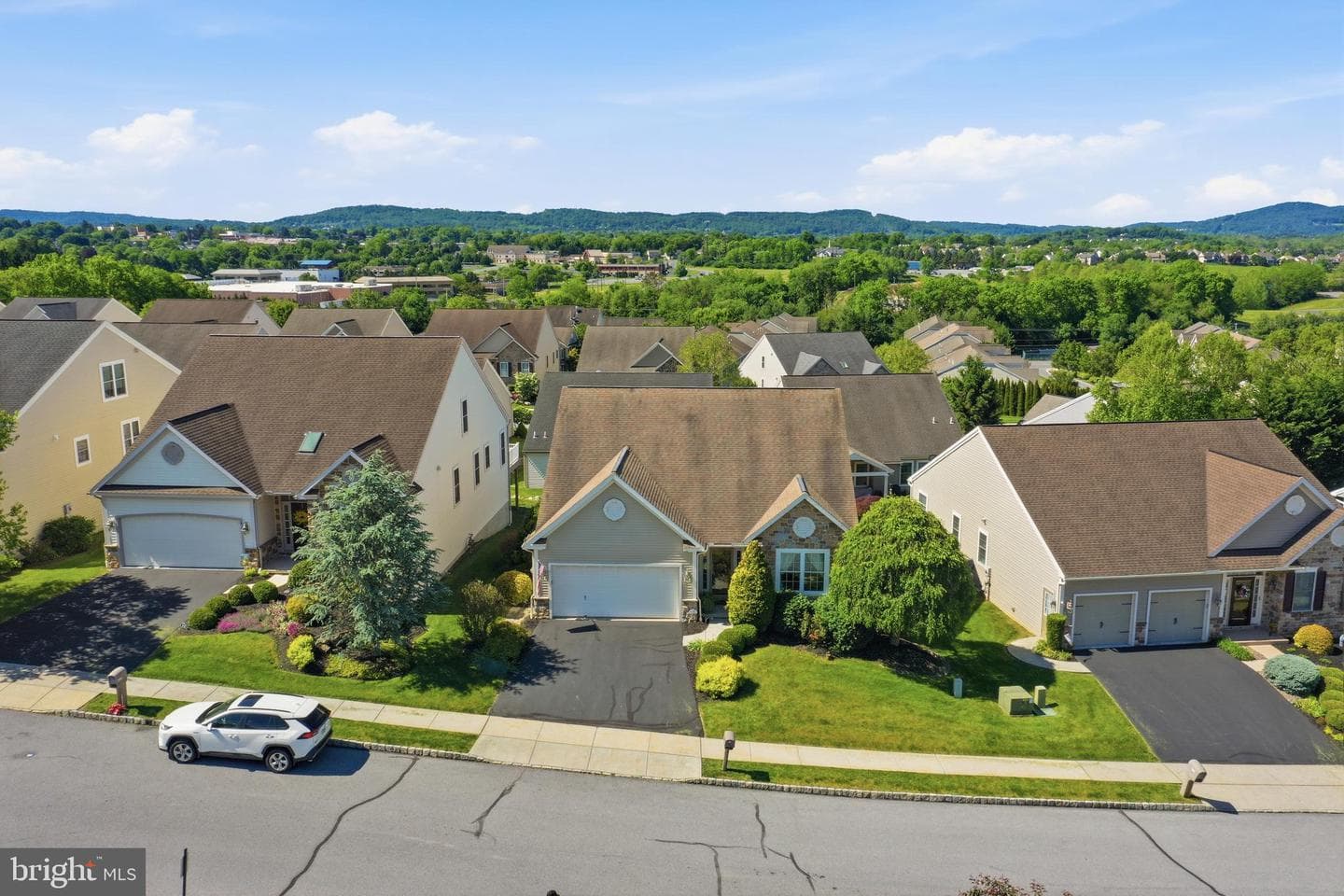 412 Westbury Drive photo 37