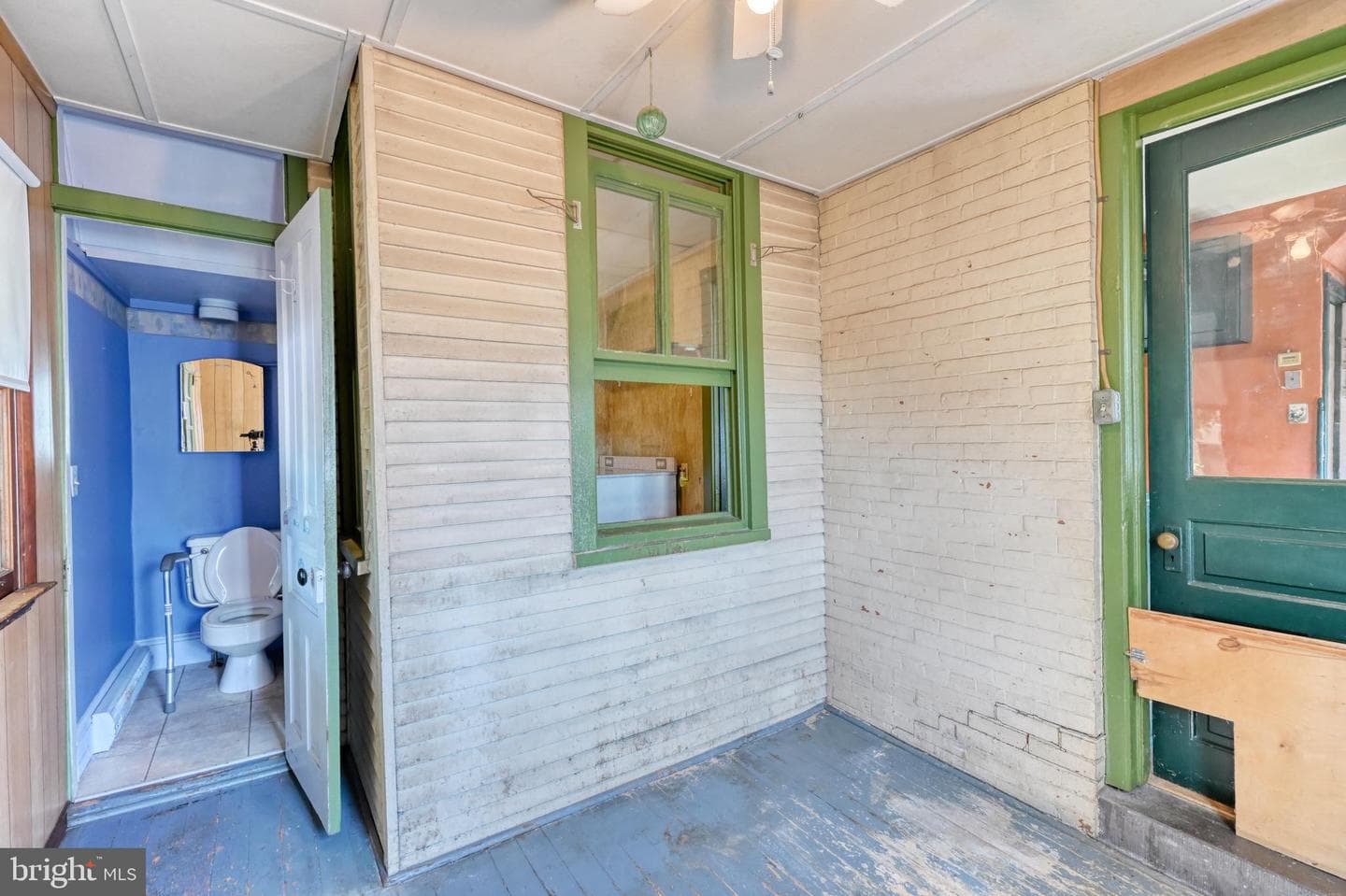 228 W Douglass Street photo 17