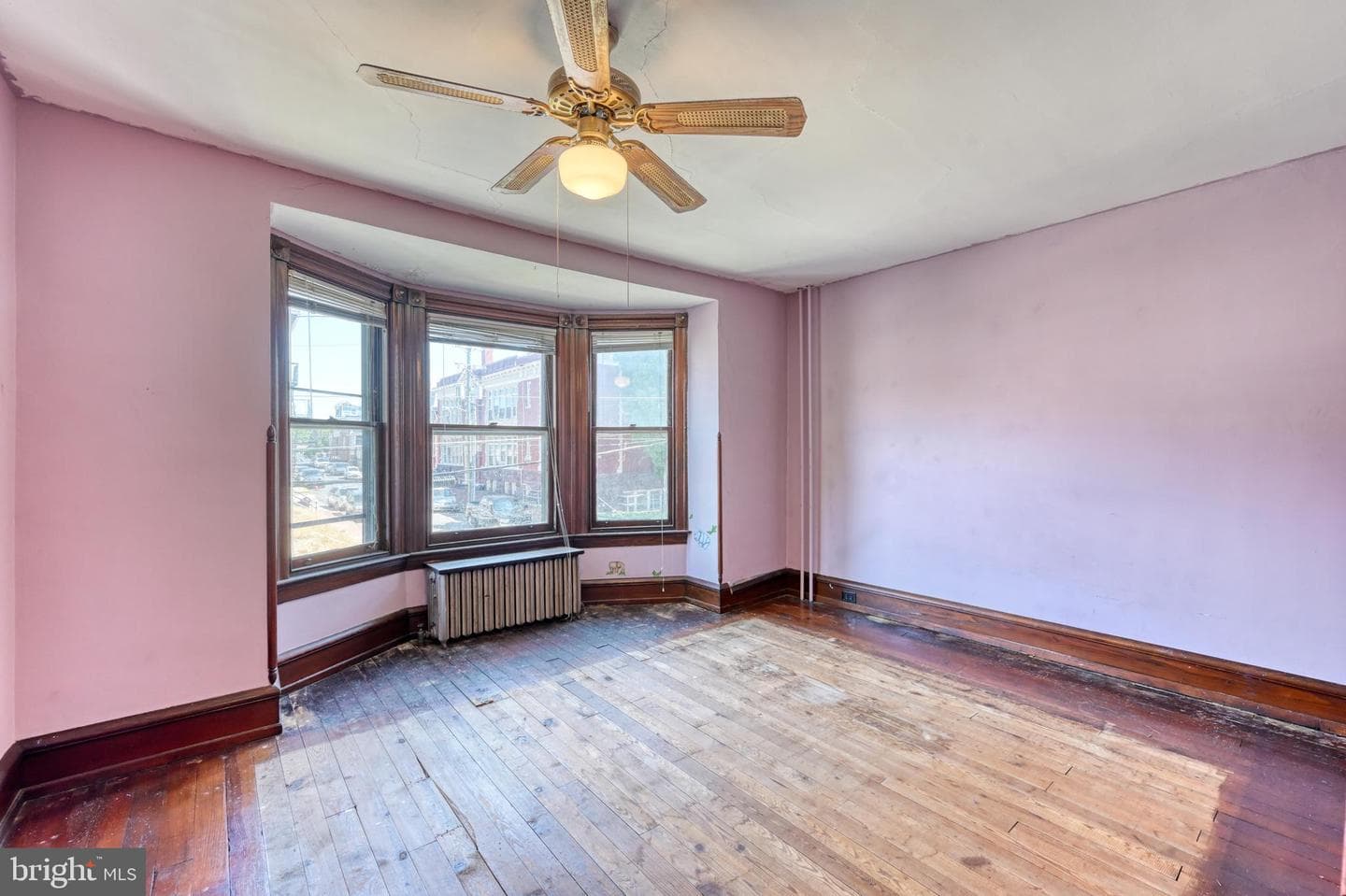 228 W Douglass Street photo 18