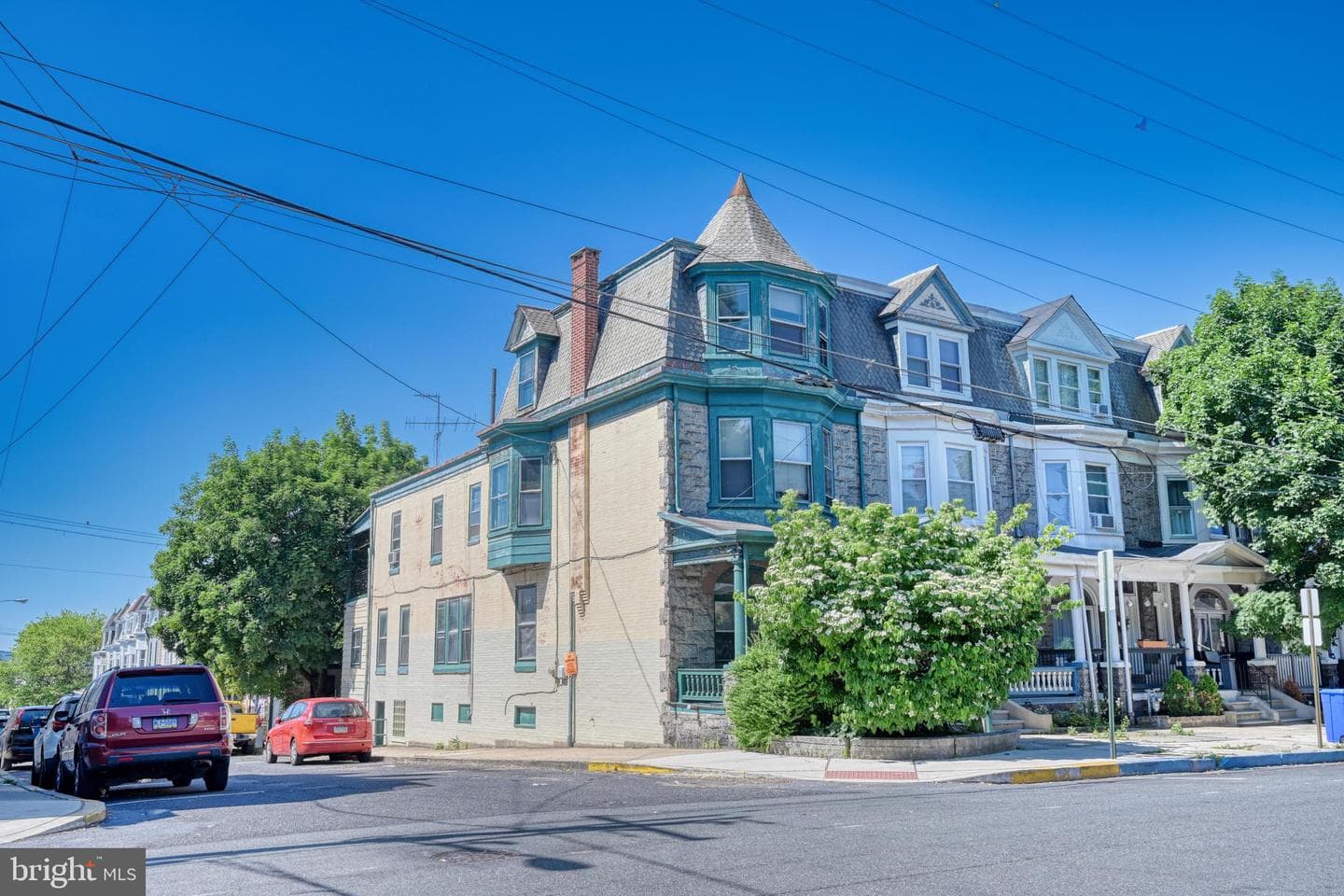 228 W Douglass Street photo 2