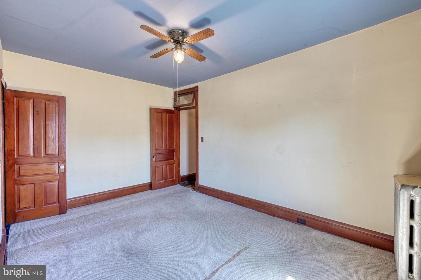 228 W Douglass Street photo 25