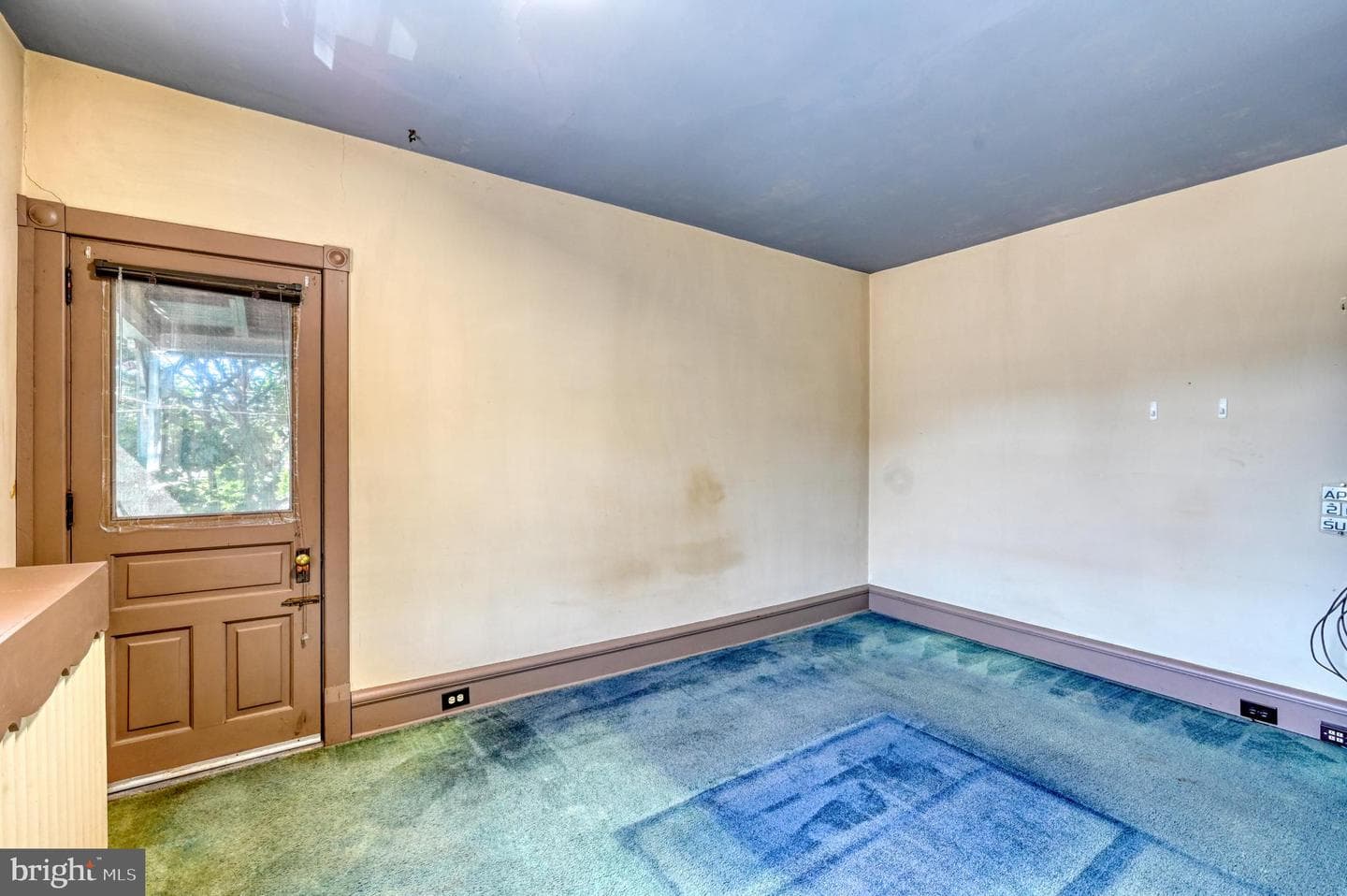 228 W Douglass Street photo 26