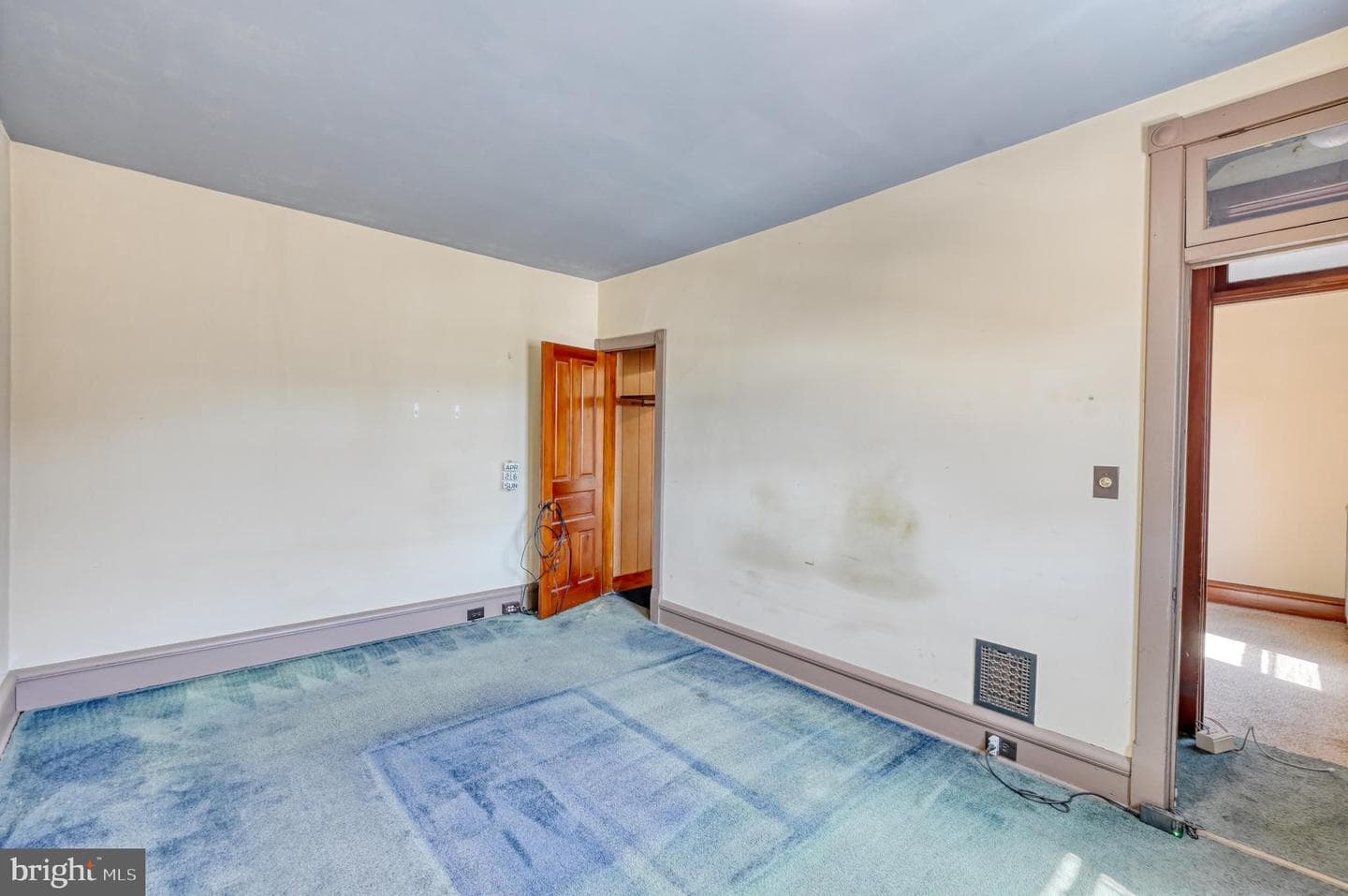 228 W Douglass Street photo 27