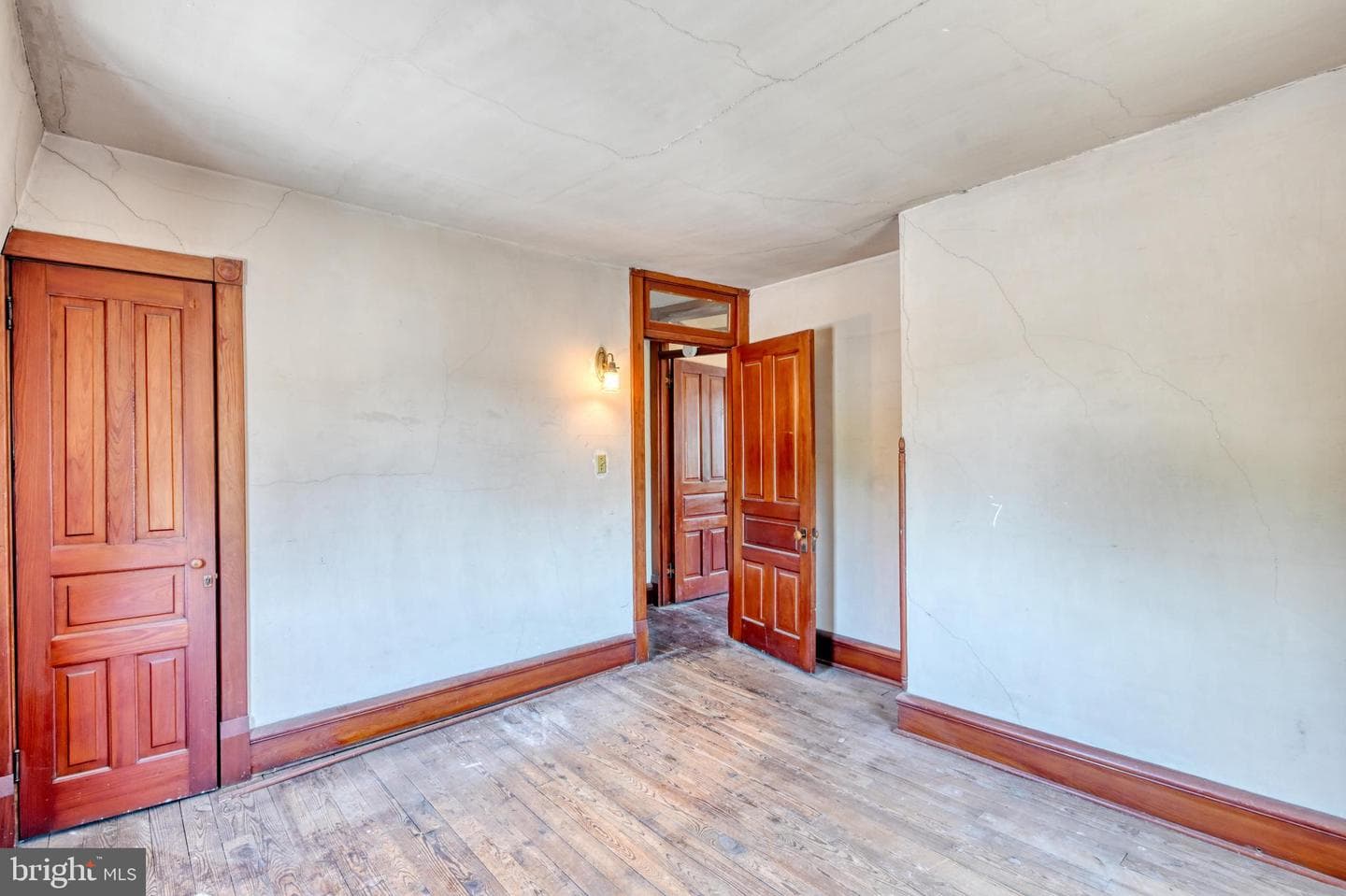 228 W Douglass Street photo 29