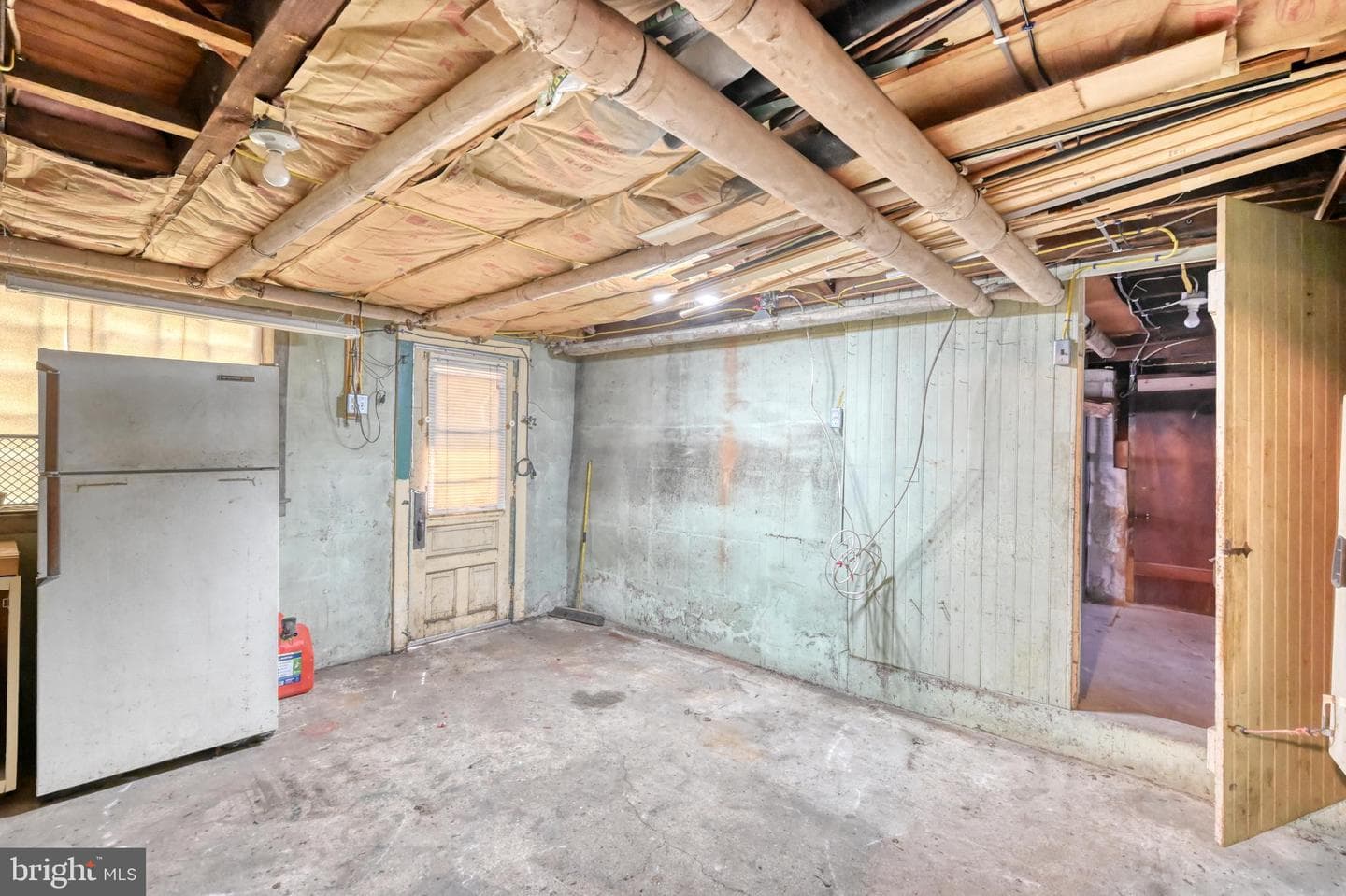 228 W Douglass Street photo 33