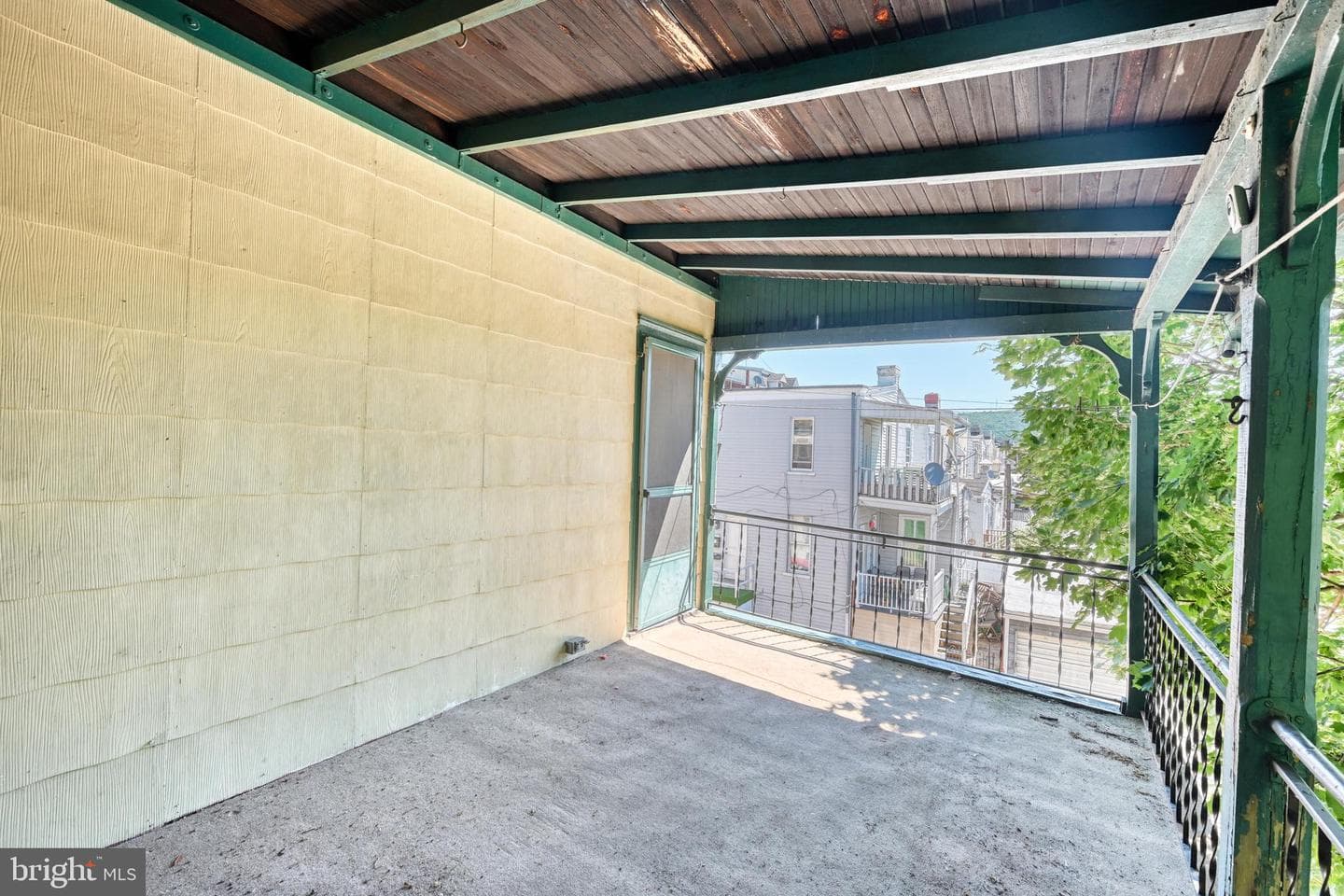 228 W Douglass Street photo 35