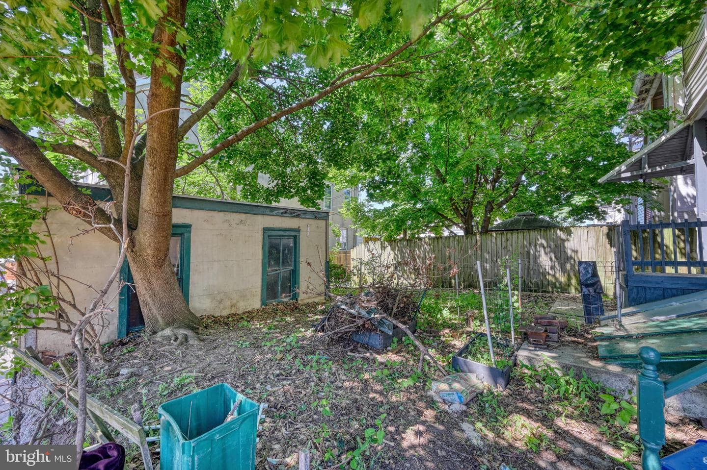 228 W Douglass Street photo 37