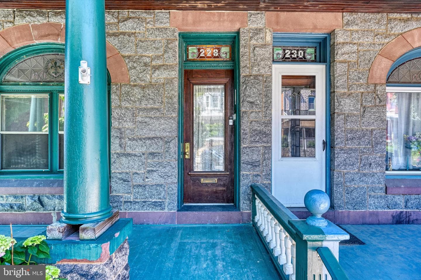 228 W Douglass Street photo 4