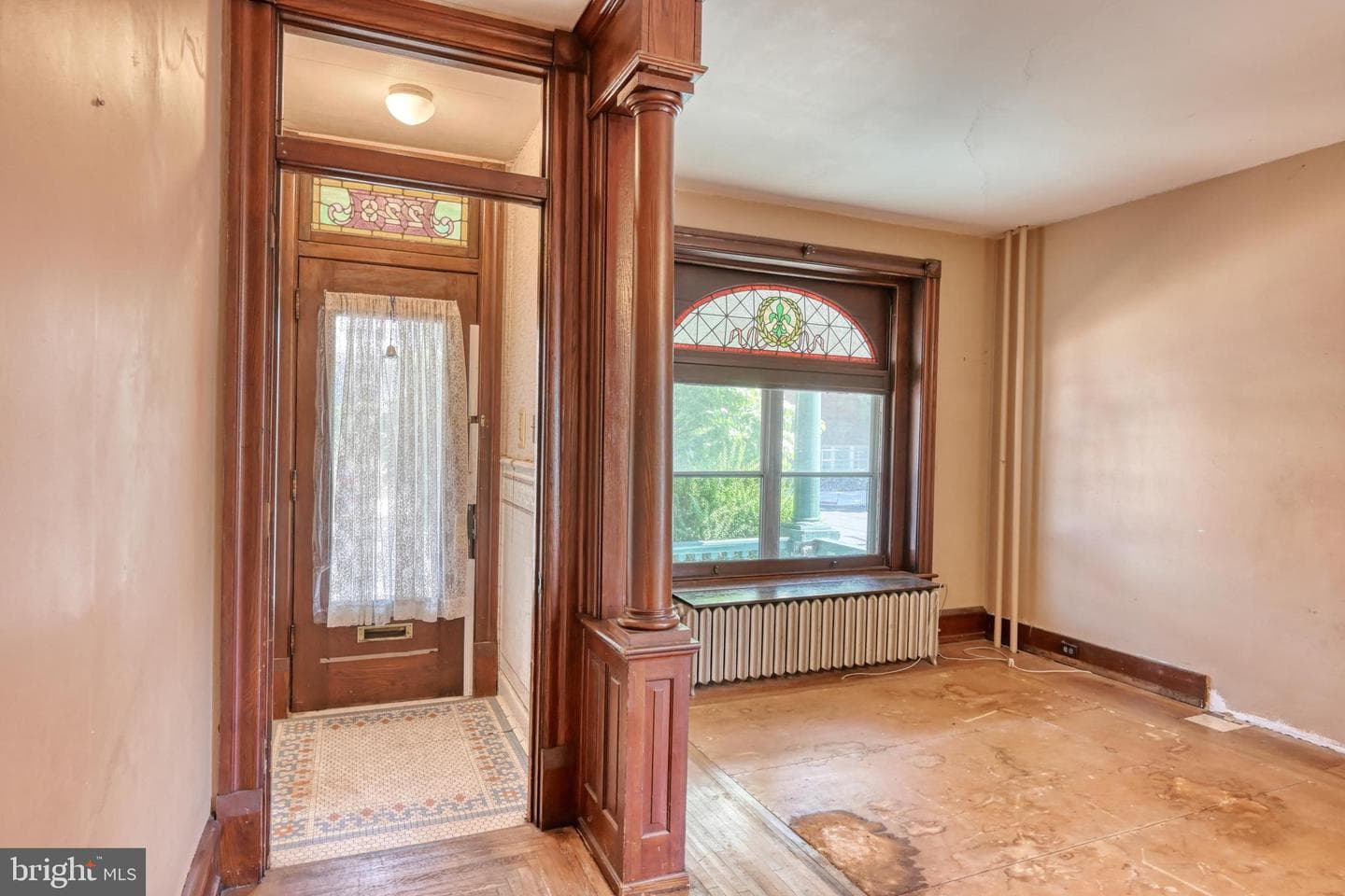 228 W Douglass Street photo 5