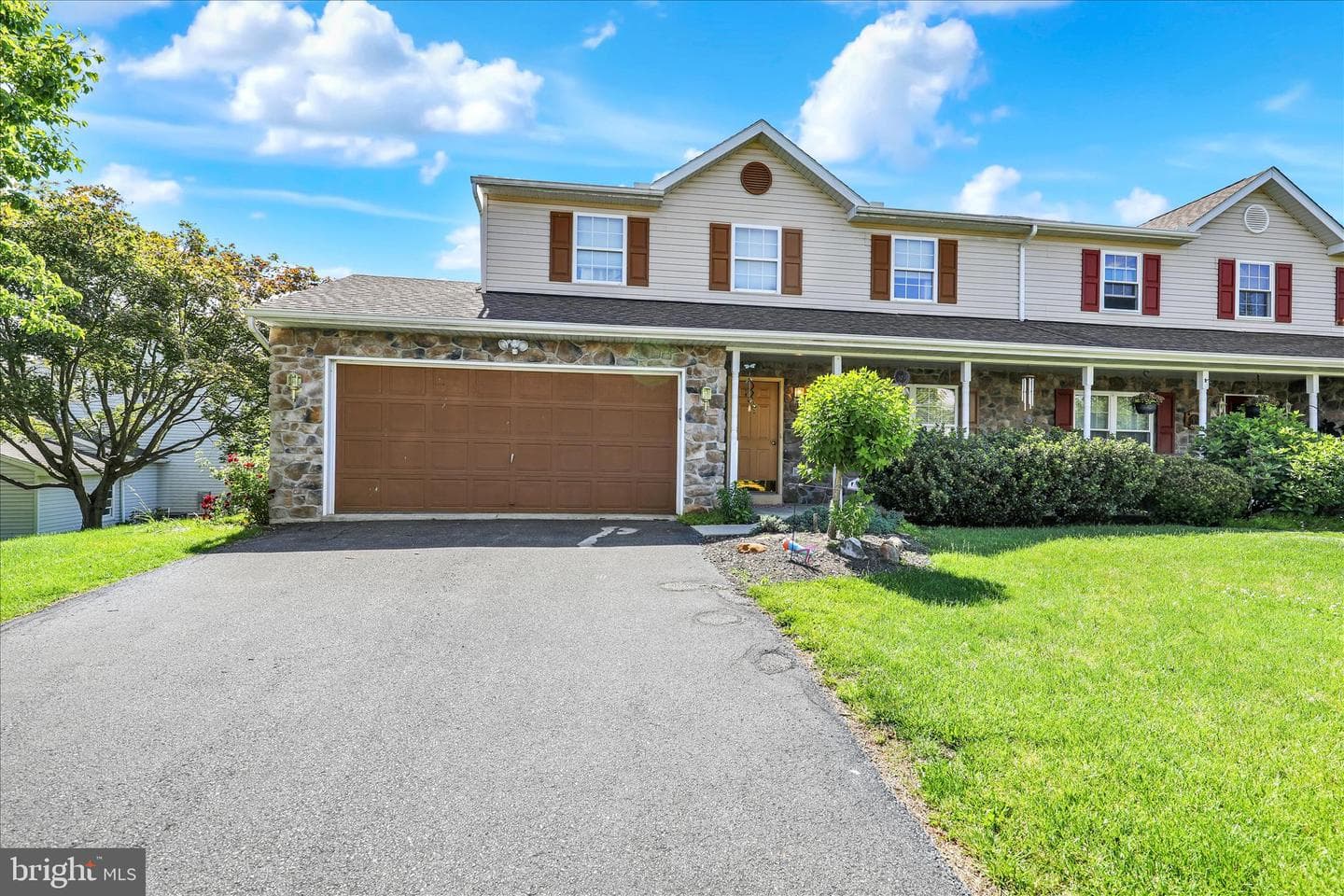 1032 Amity Circle photo 3